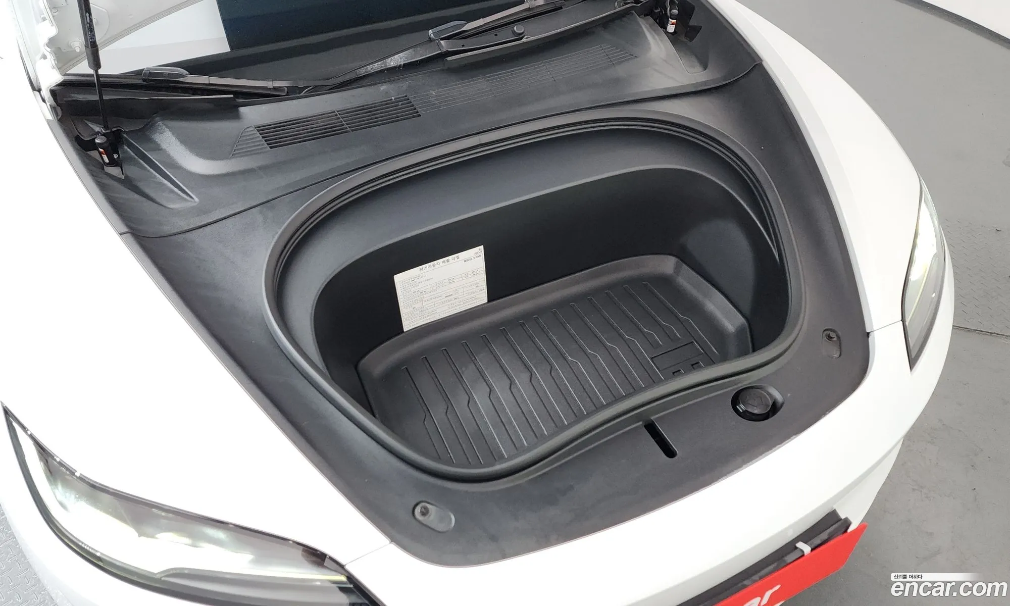 Tesla Model 3 2024 — 32