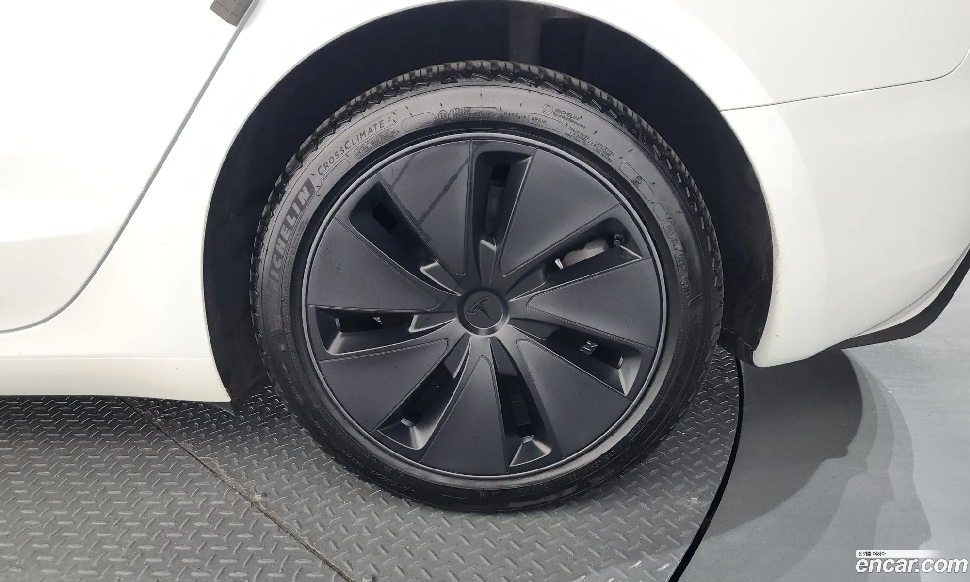 Tesla Model 3 2024 — 16