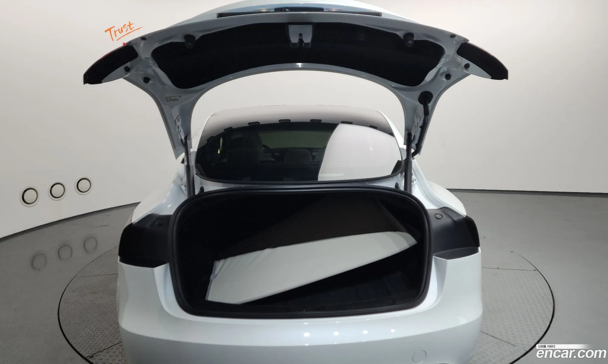Tesla Model 3 2024 — 19