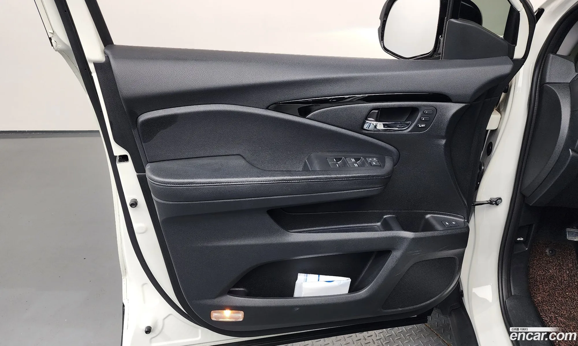 Honda Pilot 2017 5FNYF6850HB201088 — 32