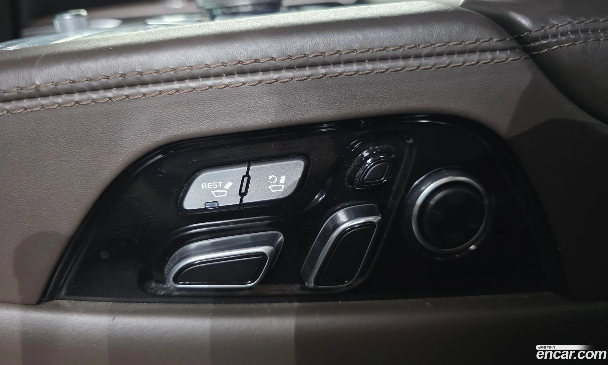 Kia The K9 2019 KNAS2418DKS013556 — 3