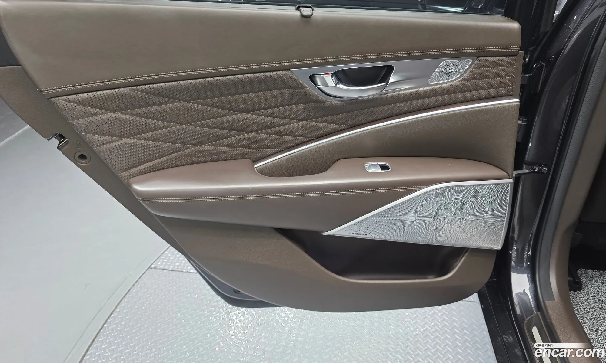 Kia The K9 2019 KNAS2418DKS013556 — 24