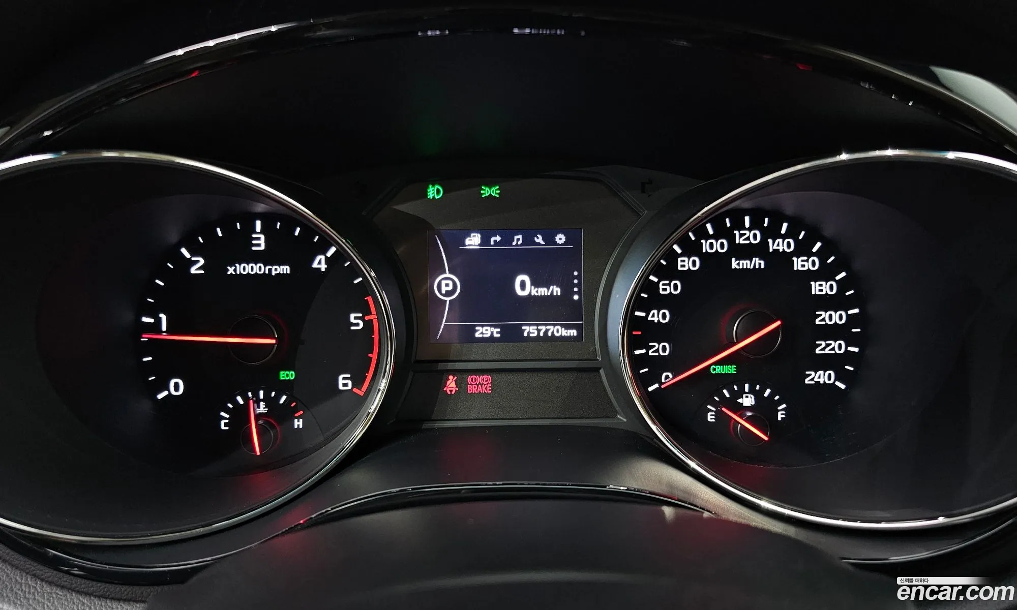 Kia Carnival 2017 KNAMC81ABJS400152 — 11