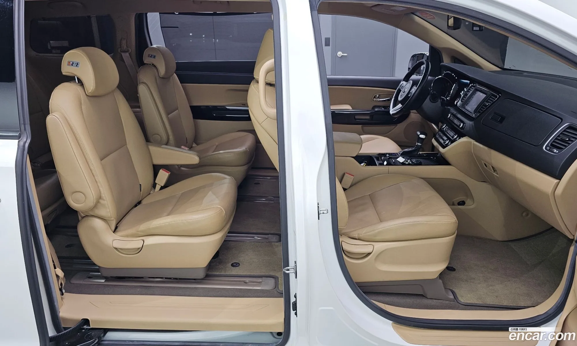 Kia Carnival 2017 KNAMC81ABJS400152 — 3