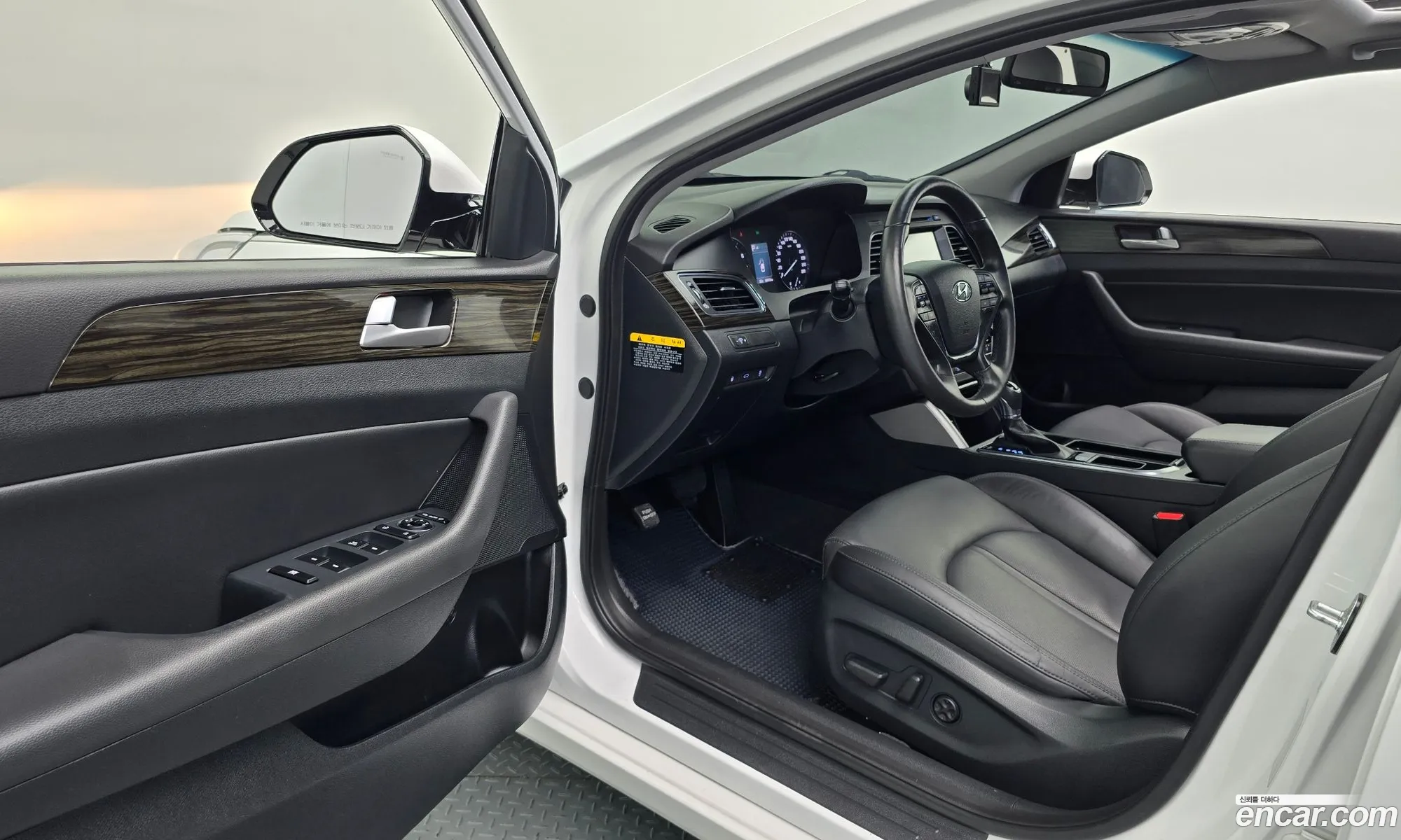 Hyundai LF Sonata 2016 KMHE341CBGA226736 — 20