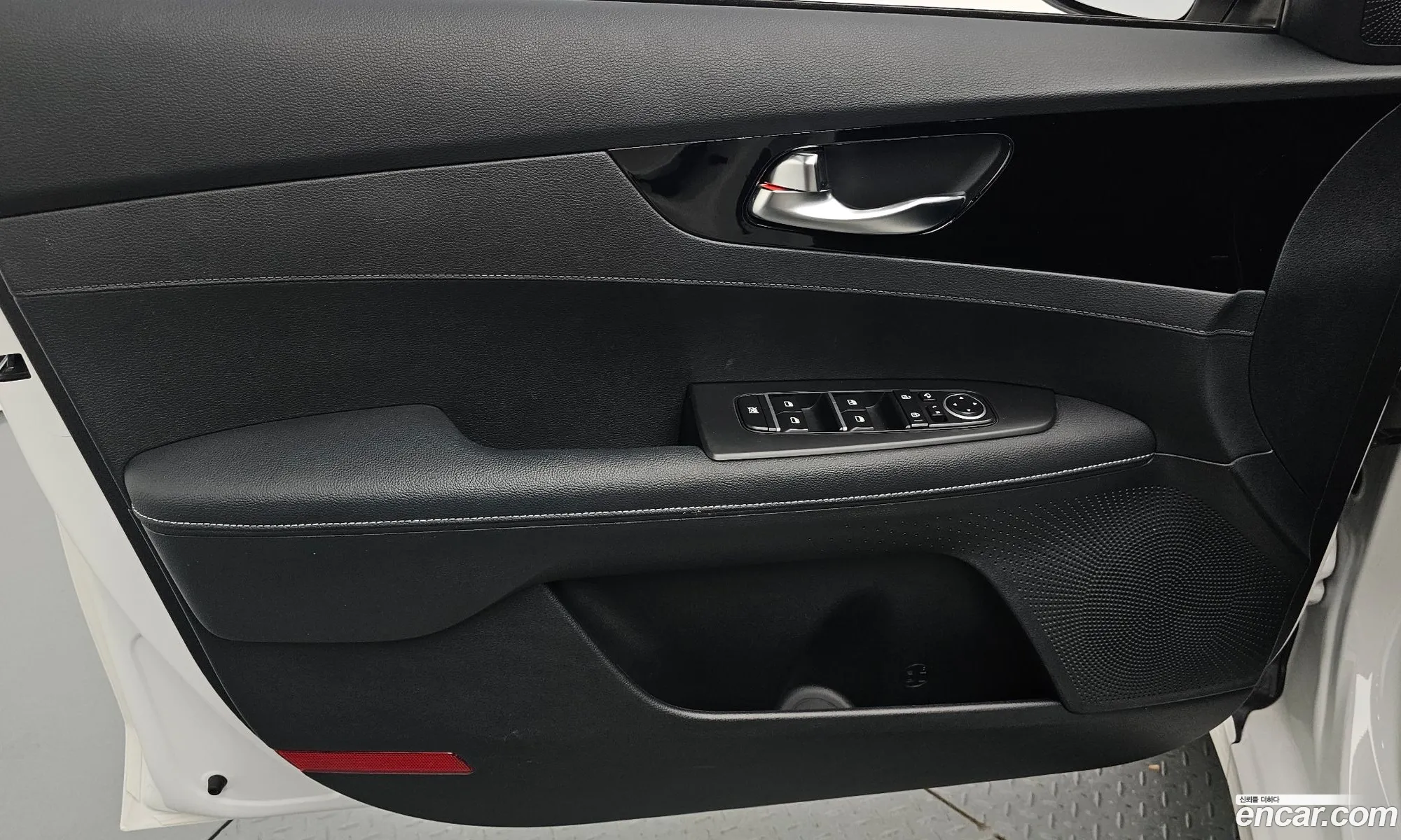 Kia K3 2023 KNAF241BERA968291 — 24