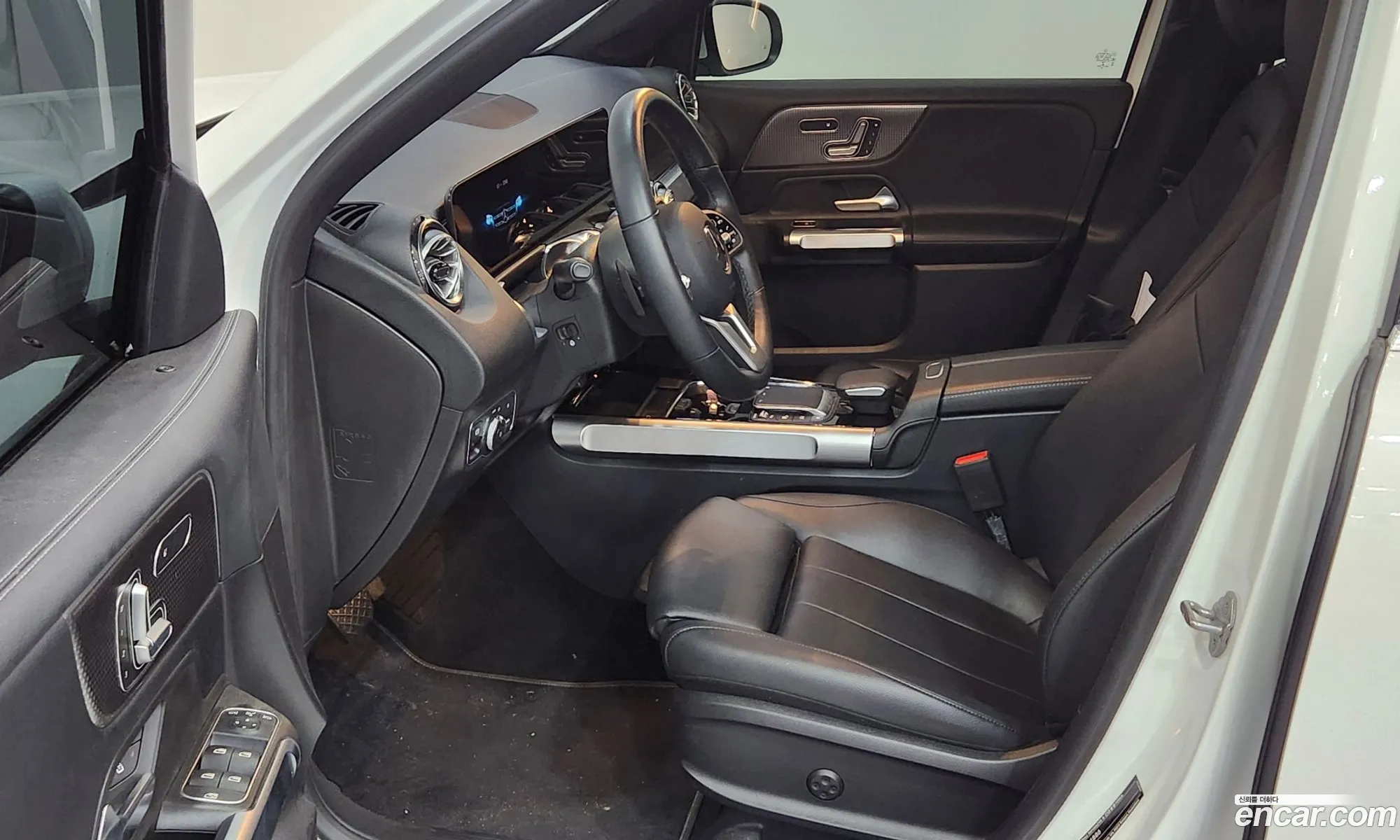 Mercedes-Benz GLB-Class X247 2021 — 11