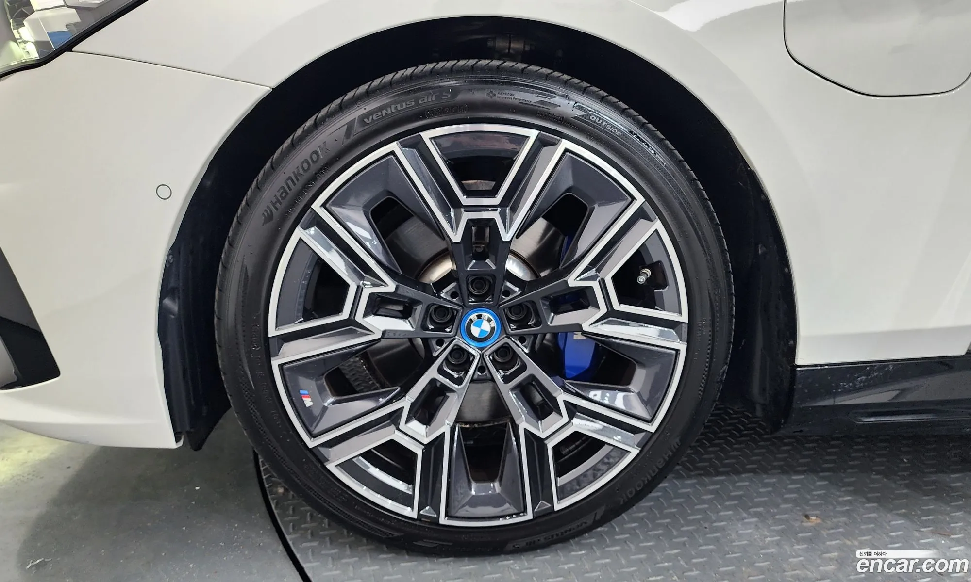 BMW 5 Series 2024 — 33