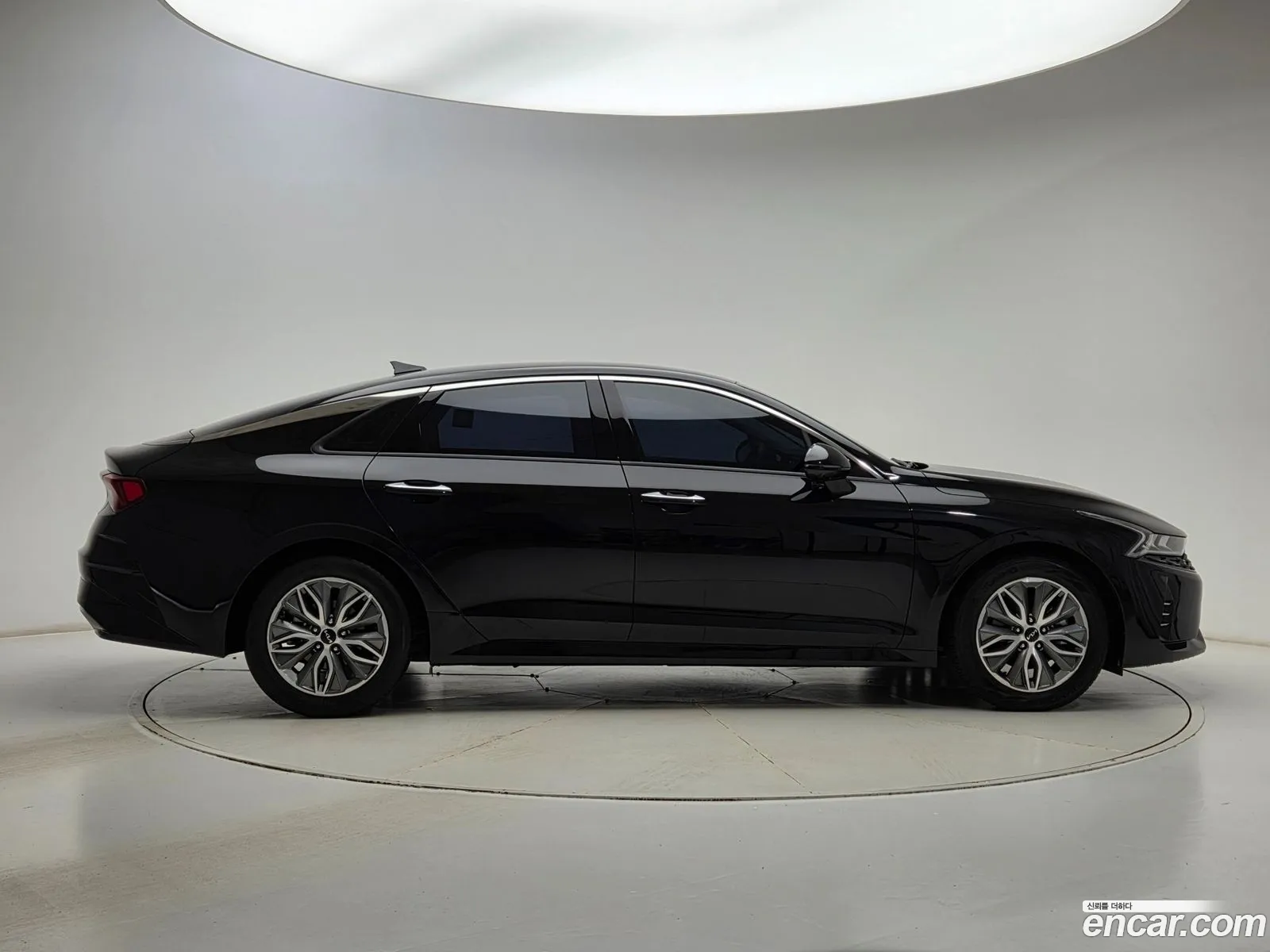 Kia K5 Hybrid 2023 — 3