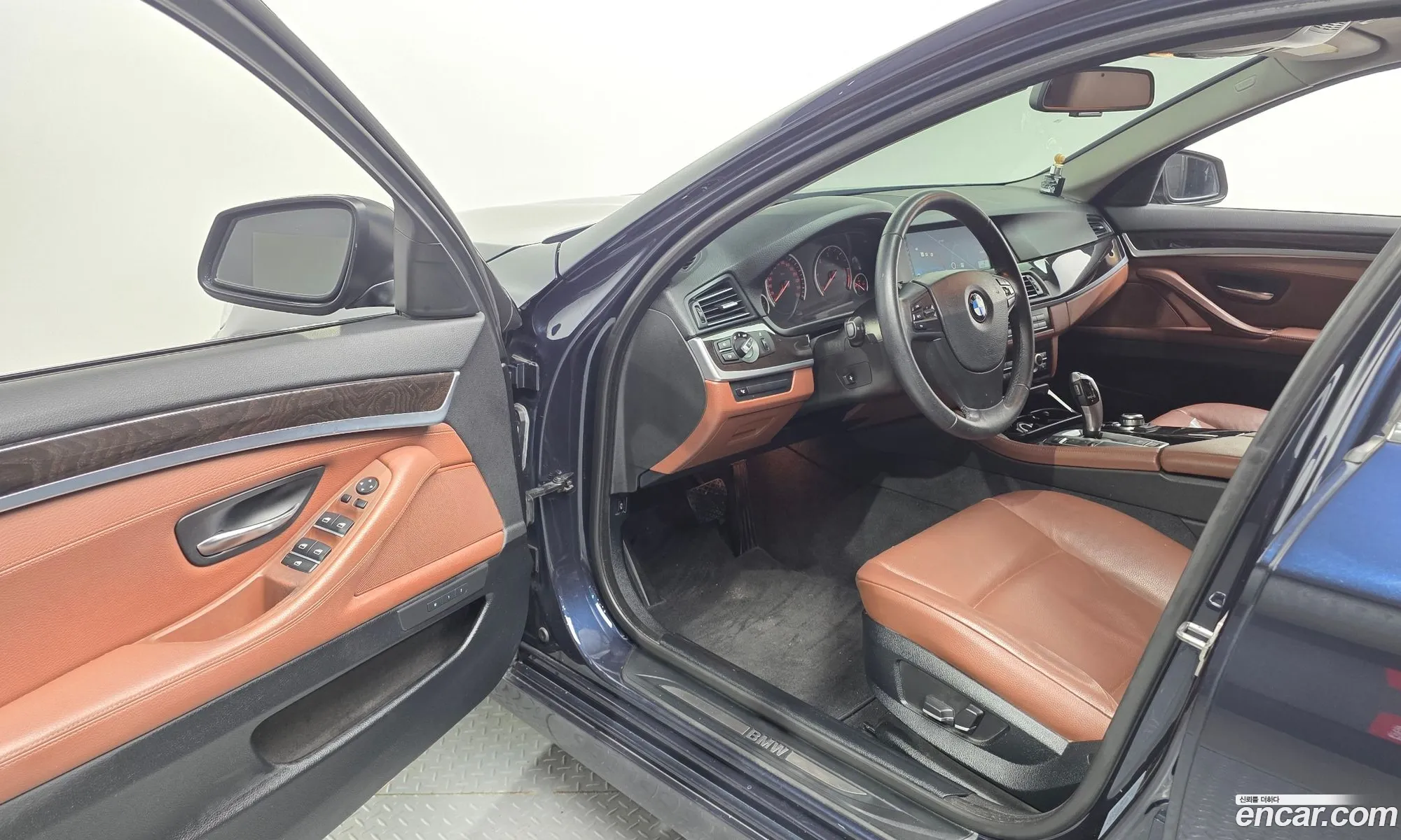 BMW 5 Series 2012 — 17