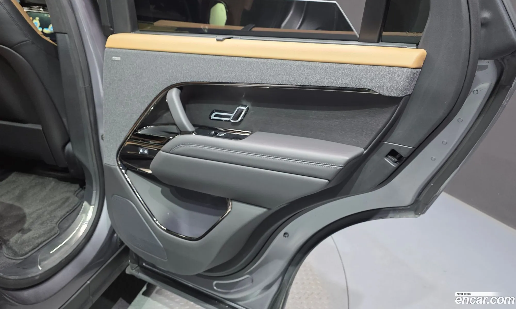 Land Rover Range Rover Sport 2025 — 32