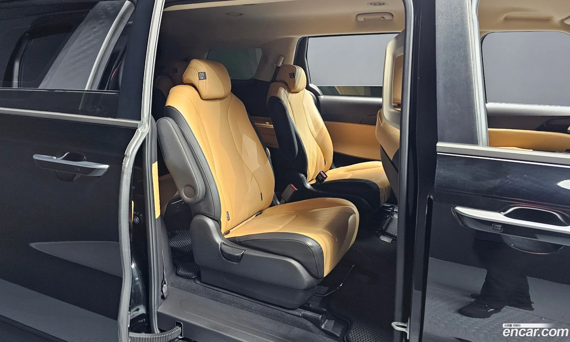 Kia Carnival 2021 KNANB81BBMS118610 — 3