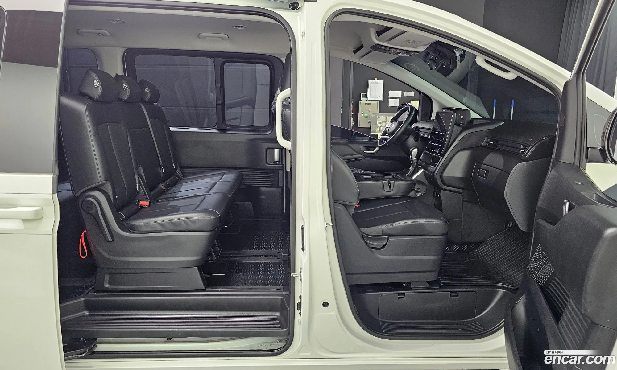 Hyundai Staria 2024 KMHYA811BSU189512 — 12