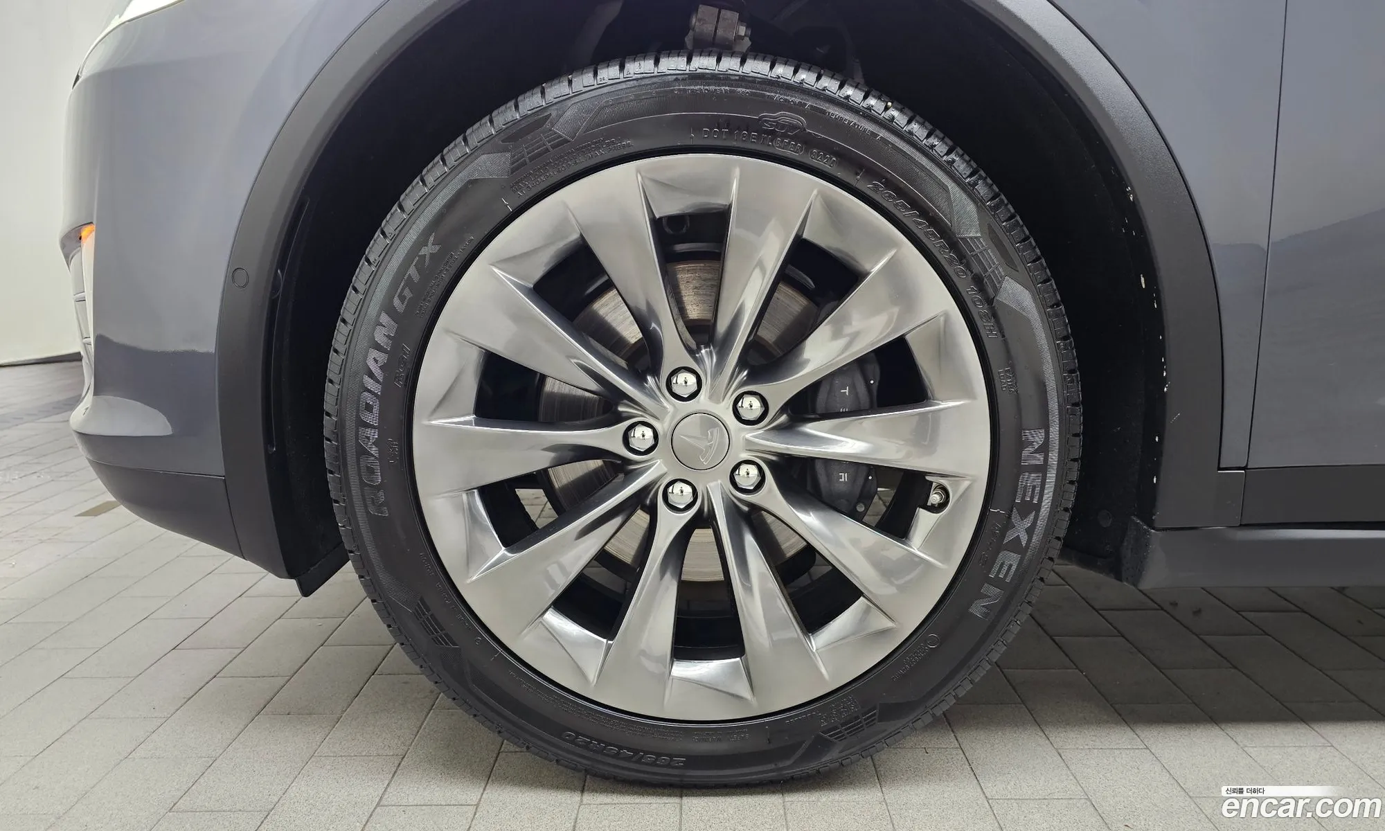 Tesla Model X 2020 — 11