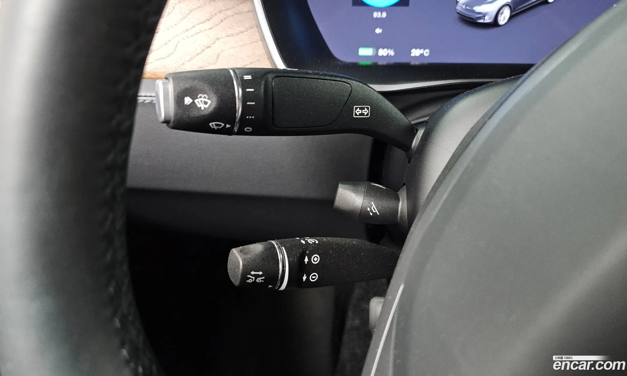 Tesla Model X 2020 — 18