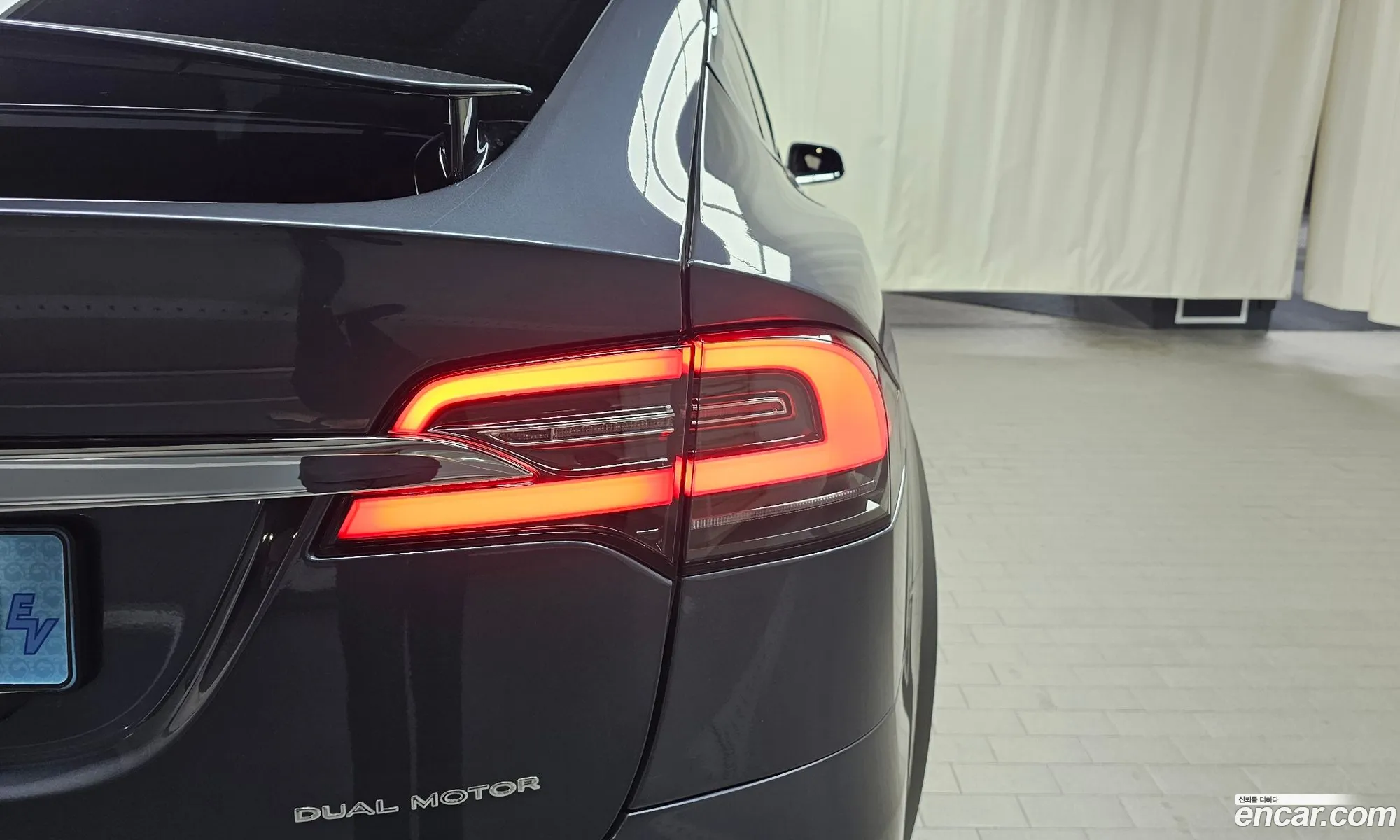 Tesla Model X 2020 — 26
