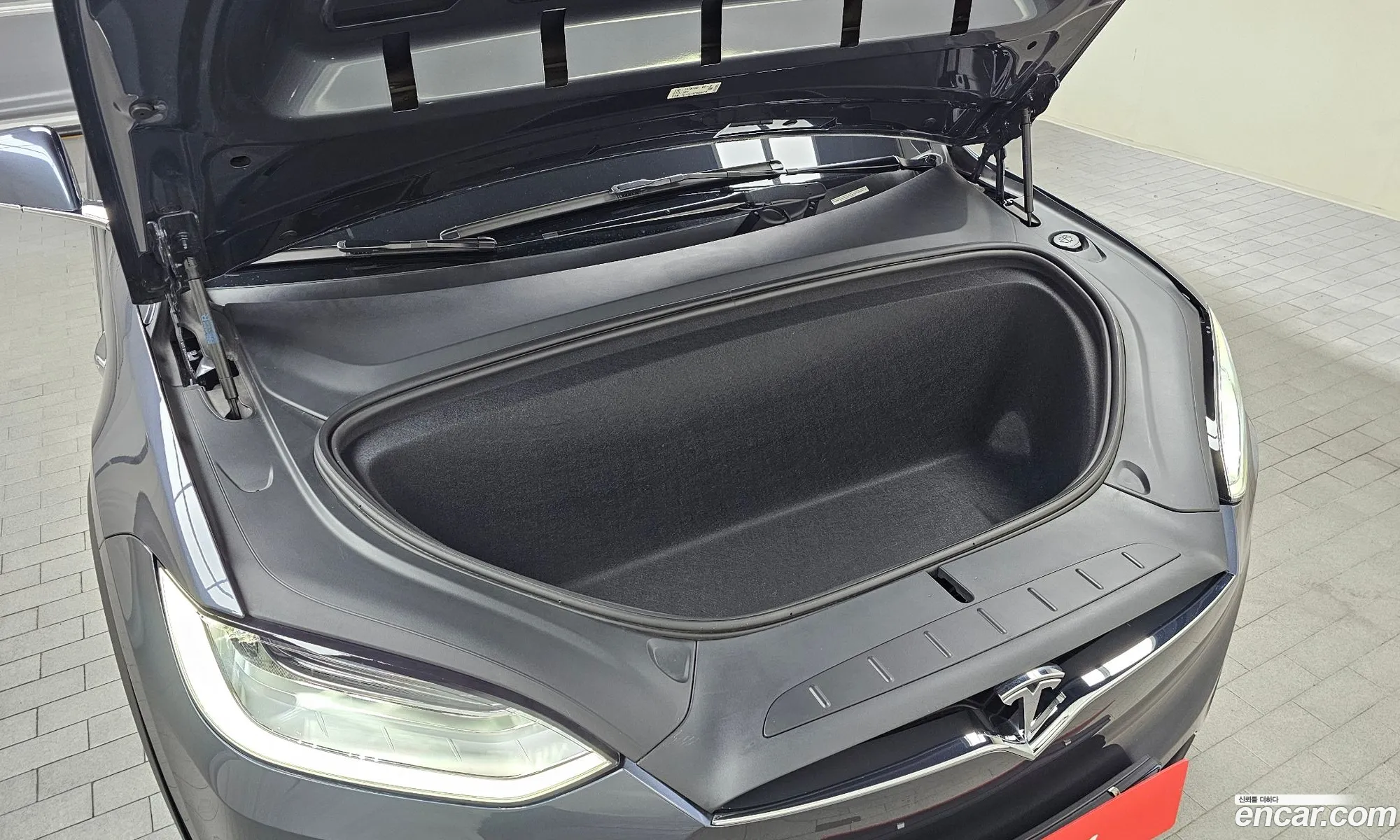 Tesla Model X 2020 — 21