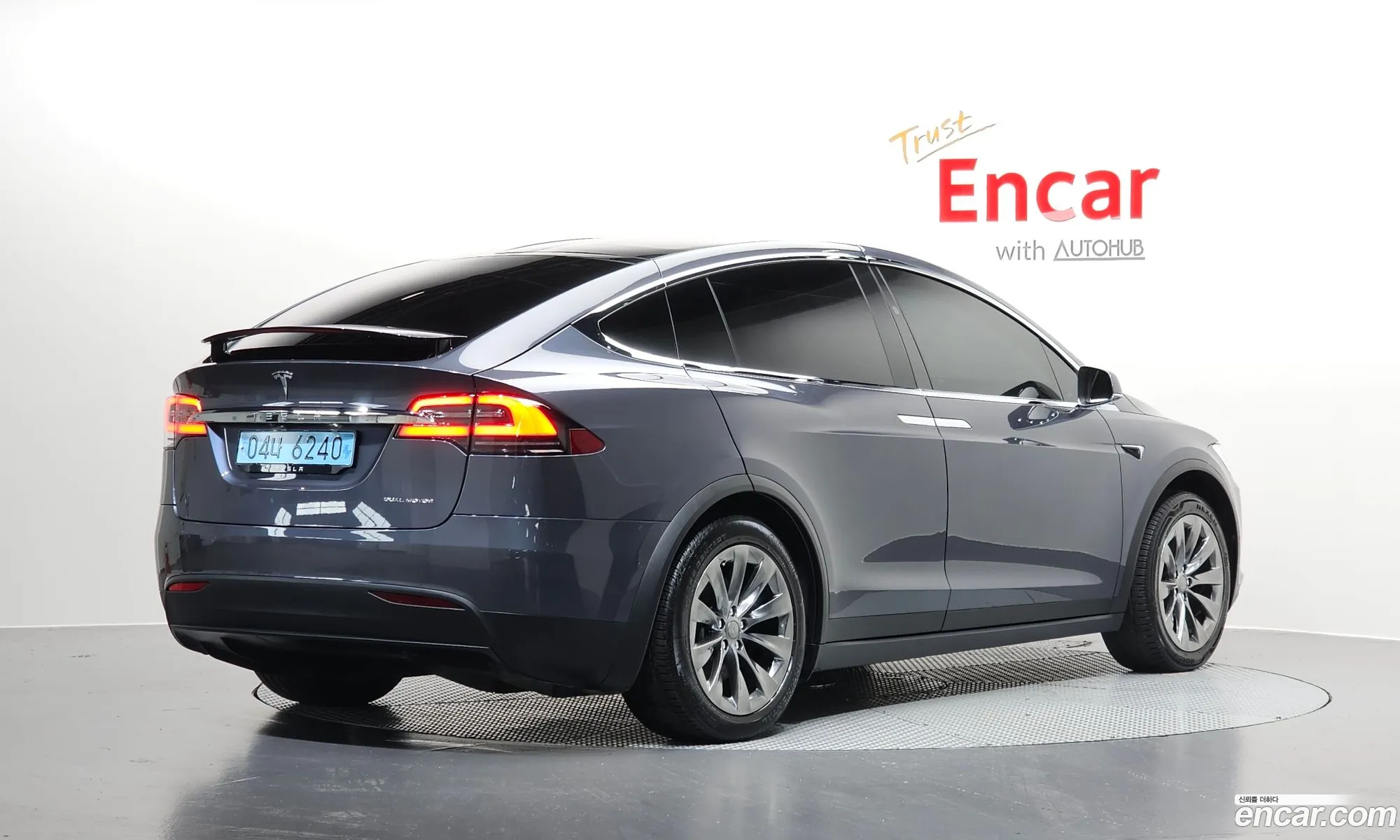 Tesla Model X 2020 — 28