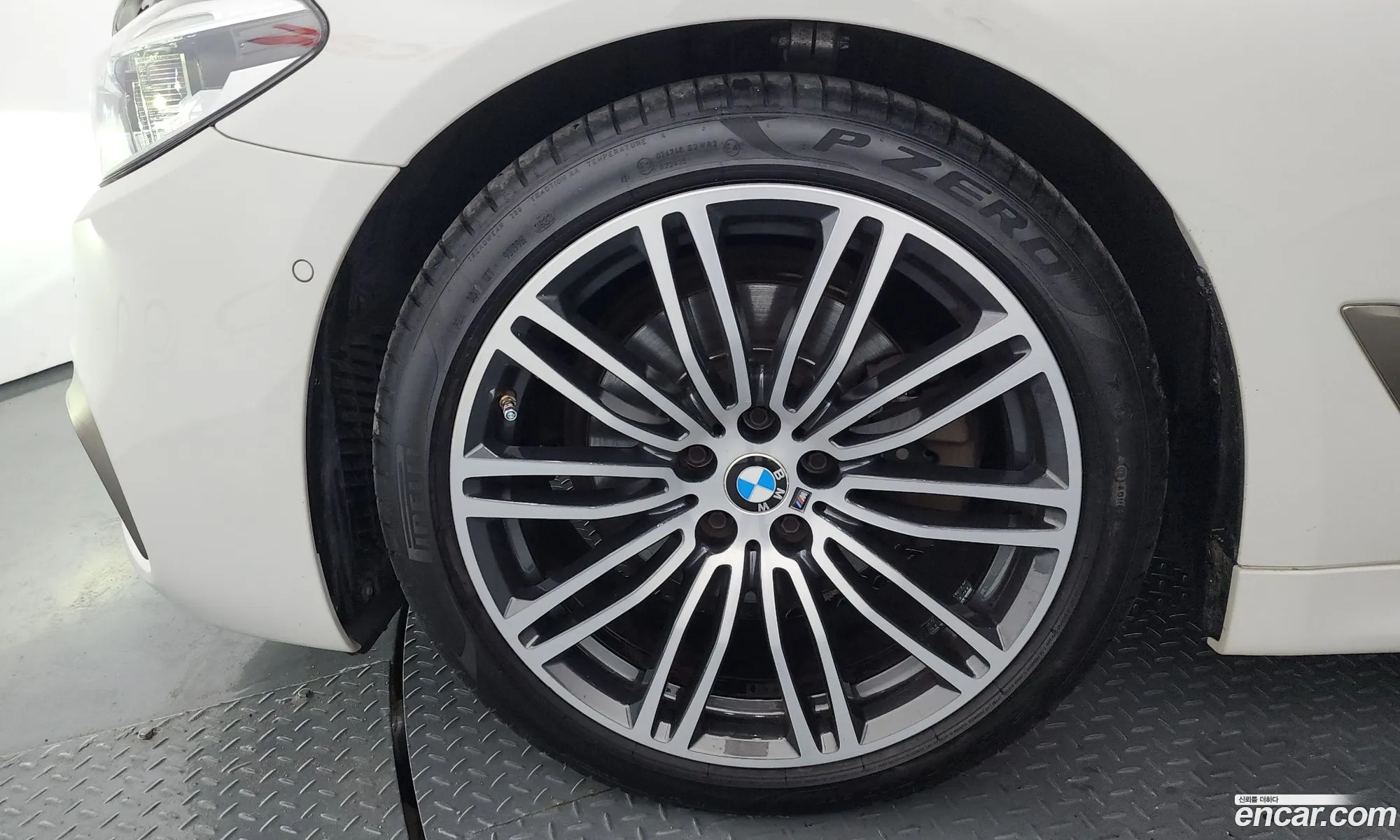 BMW 5 Series 2019 WBAJF310111111111 — 16