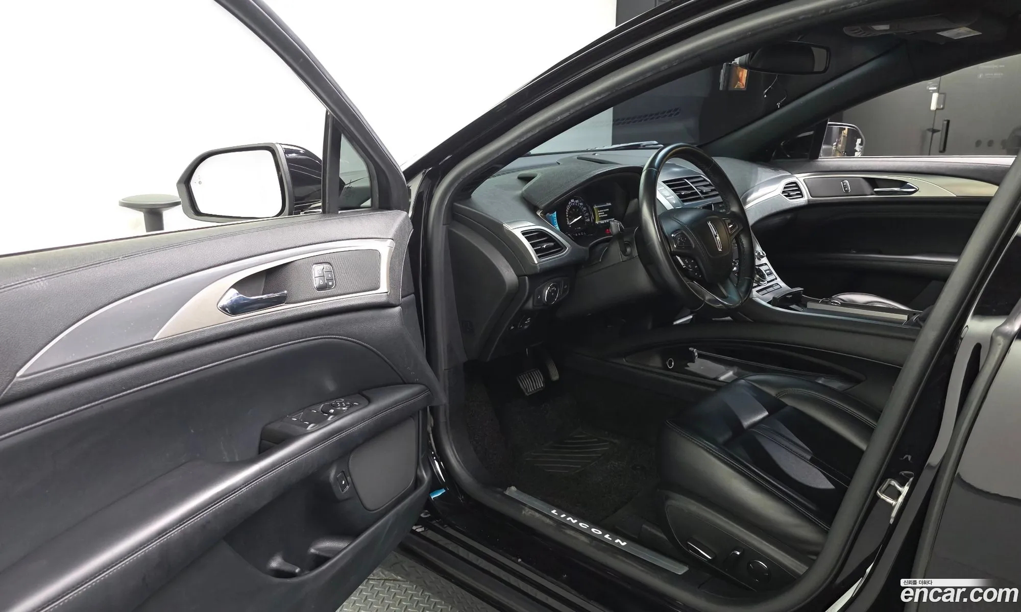 Lincoln MKZ 2020 3LN6L5KU1LR606700 — 19