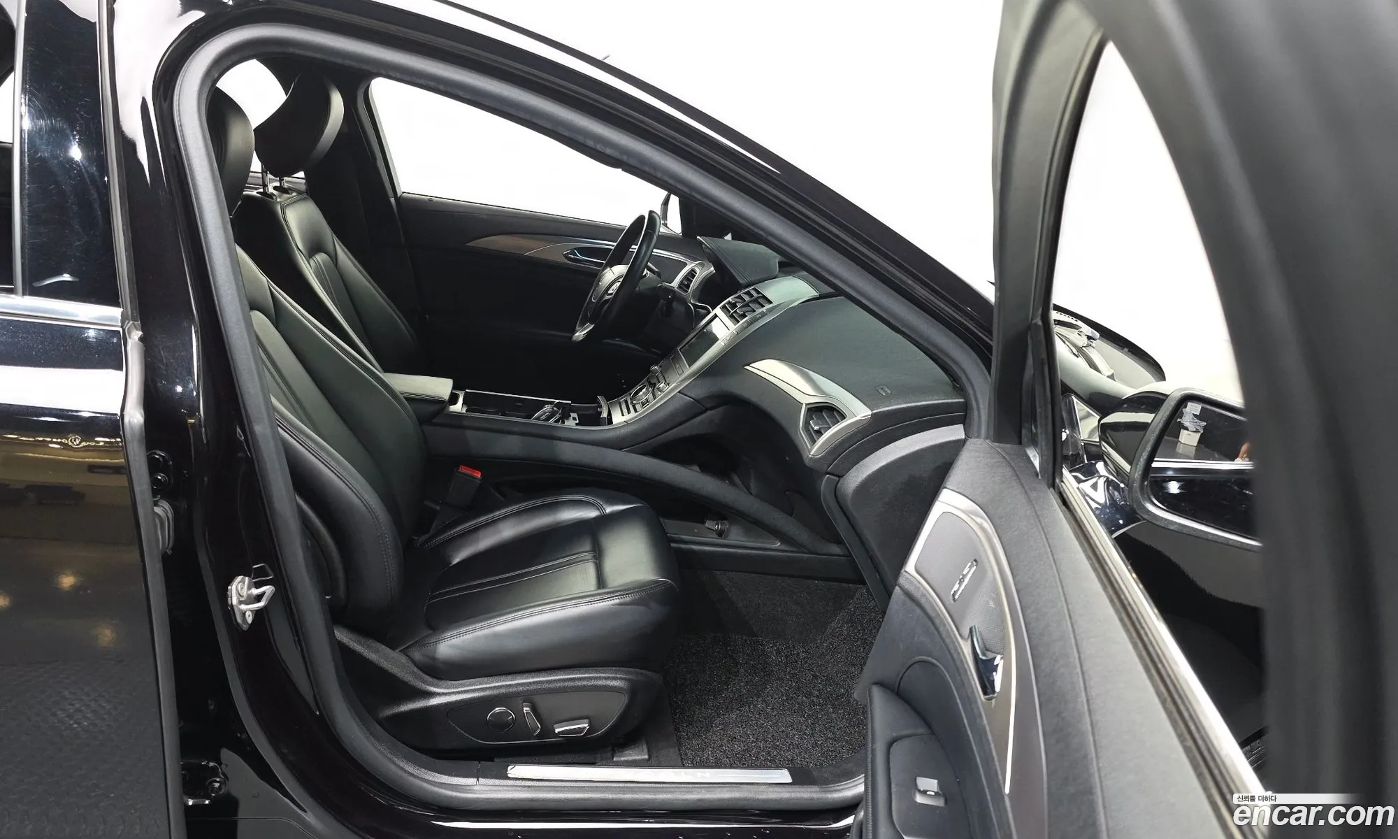 Lincoln MKZ 2020 3LN6L5KU1LR606700 — 28