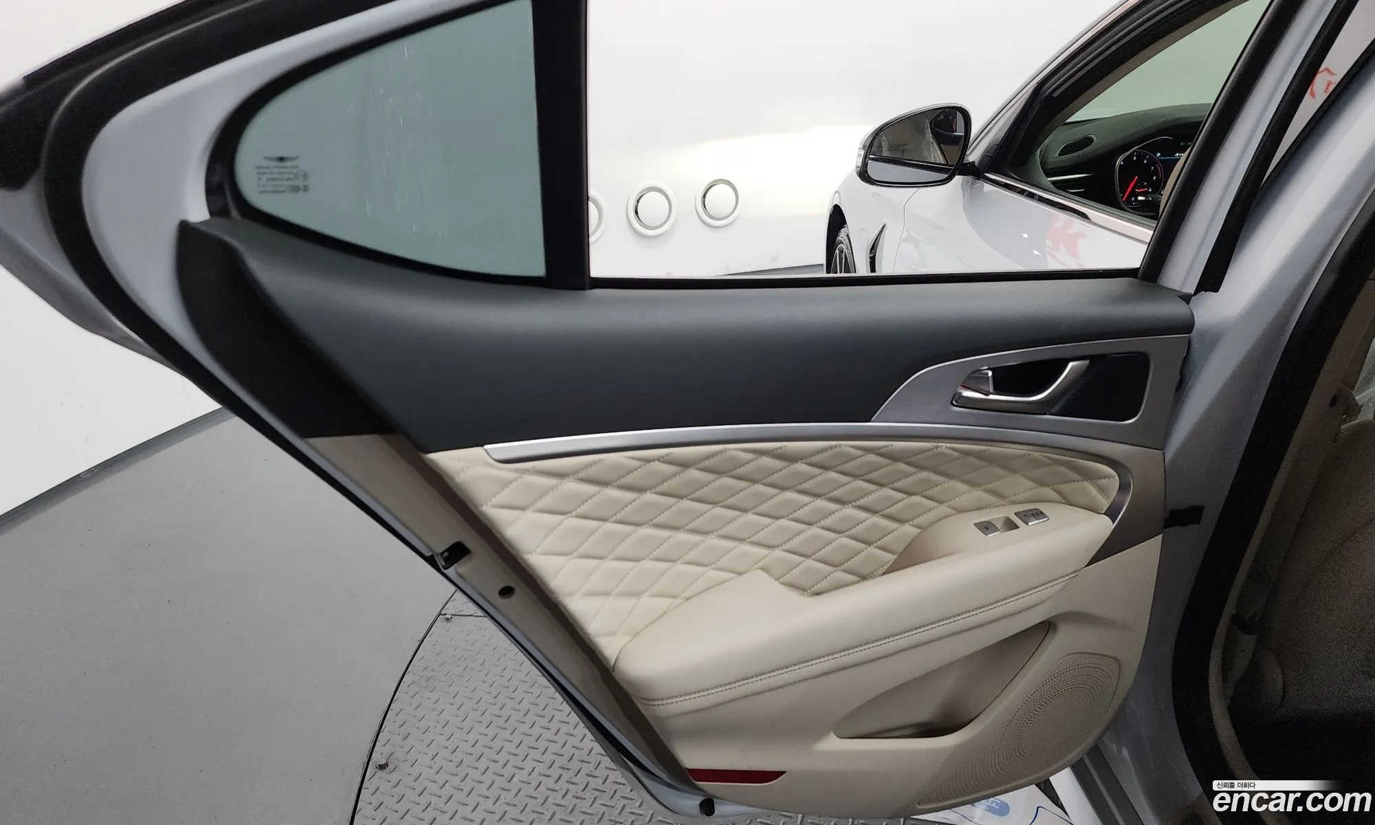 Genesis G70 2019 KMTG341ADKU046167 — 24