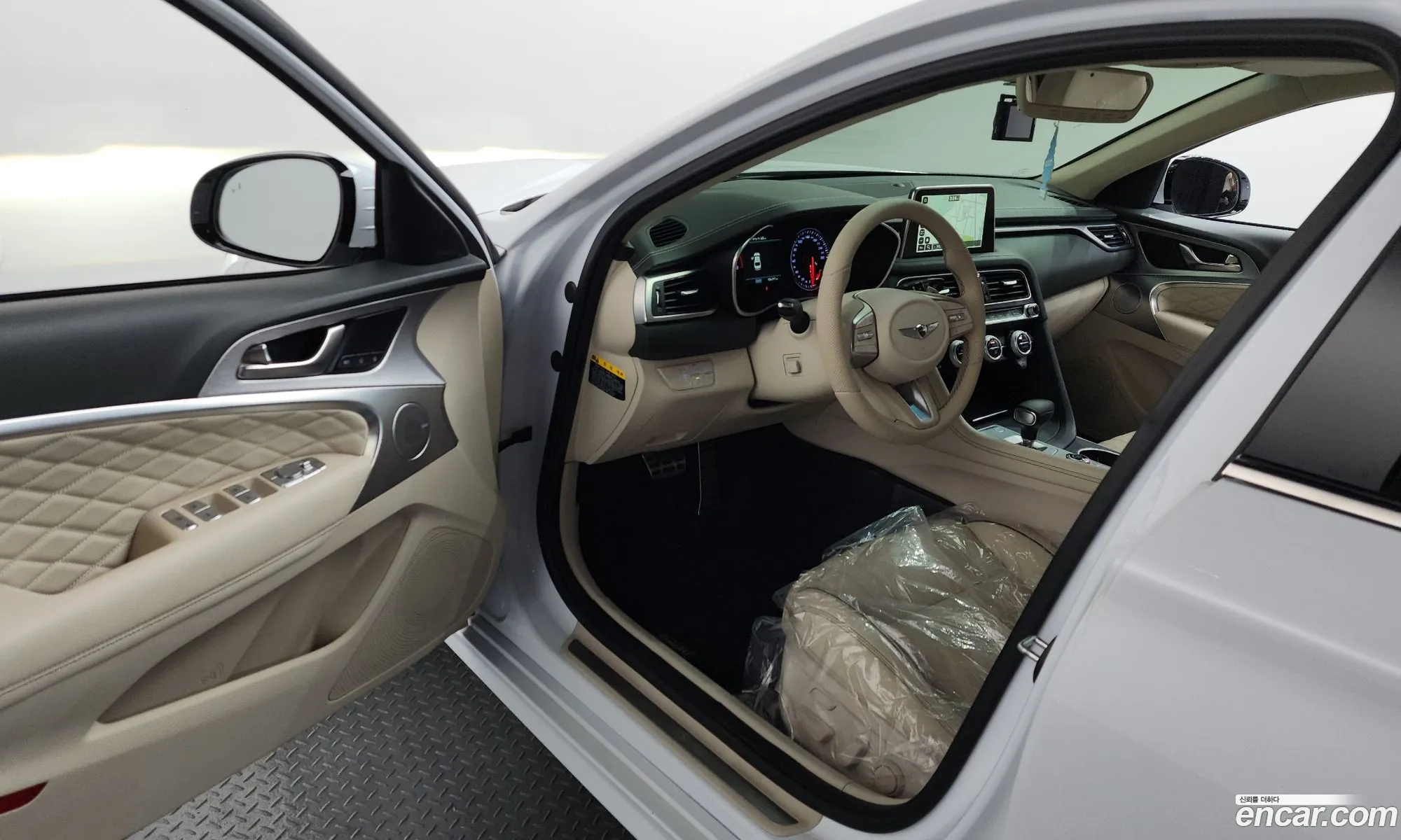 Genesis G70 2019 KMTG341ADKU046167 — 17