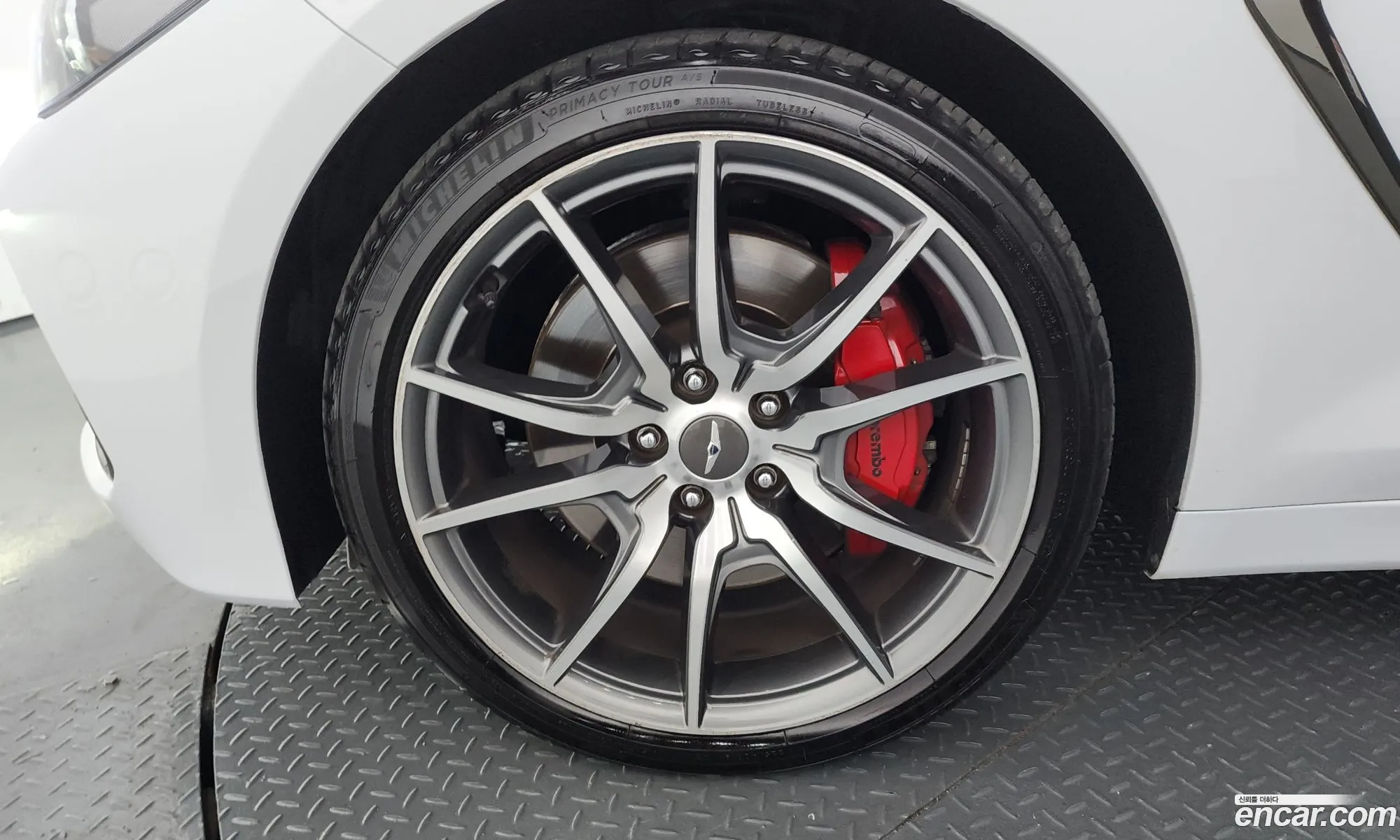Genesis G70 2019 KMTG341ADKU046167 — 11