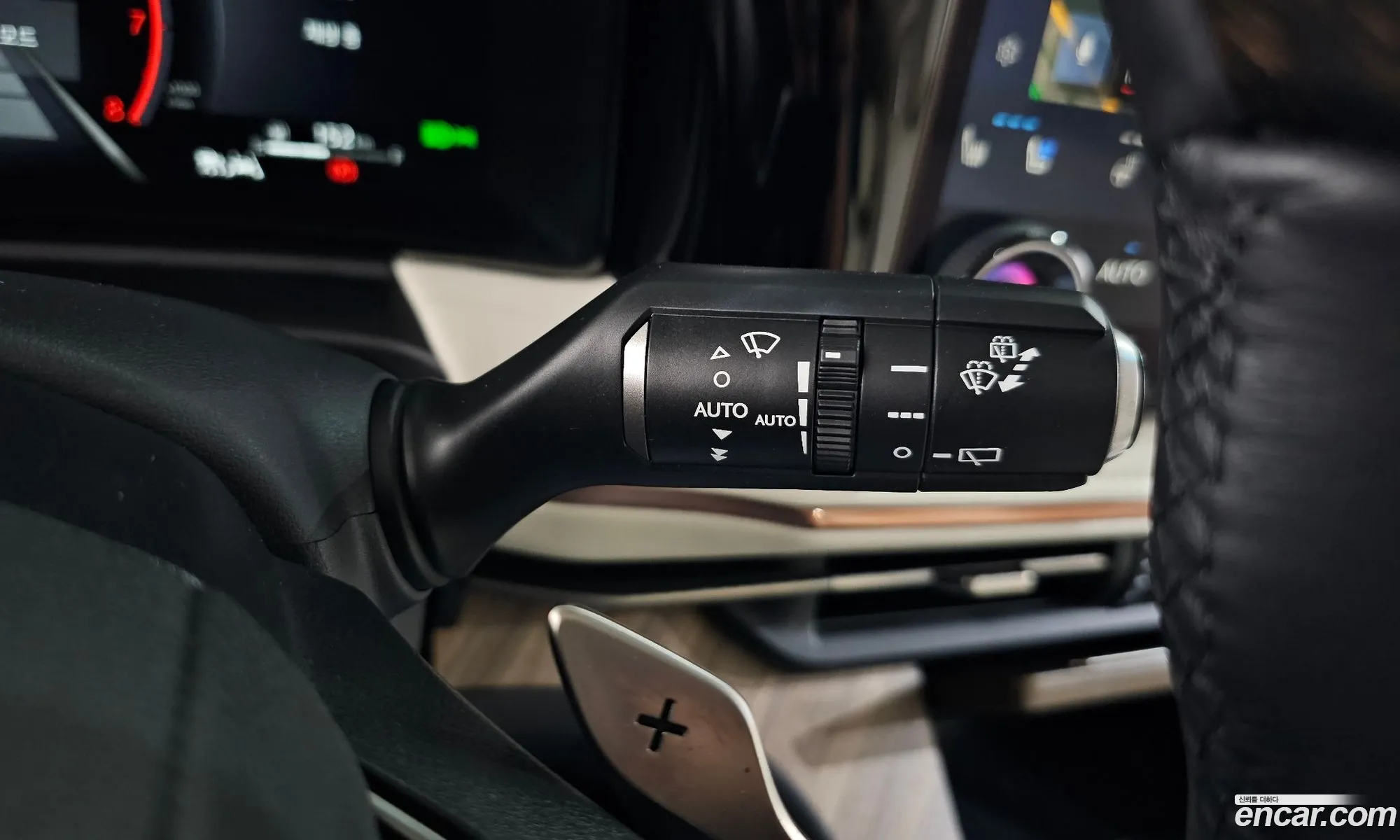 Lexus LM 2025 JTHBAAAD4S5006465 — 37