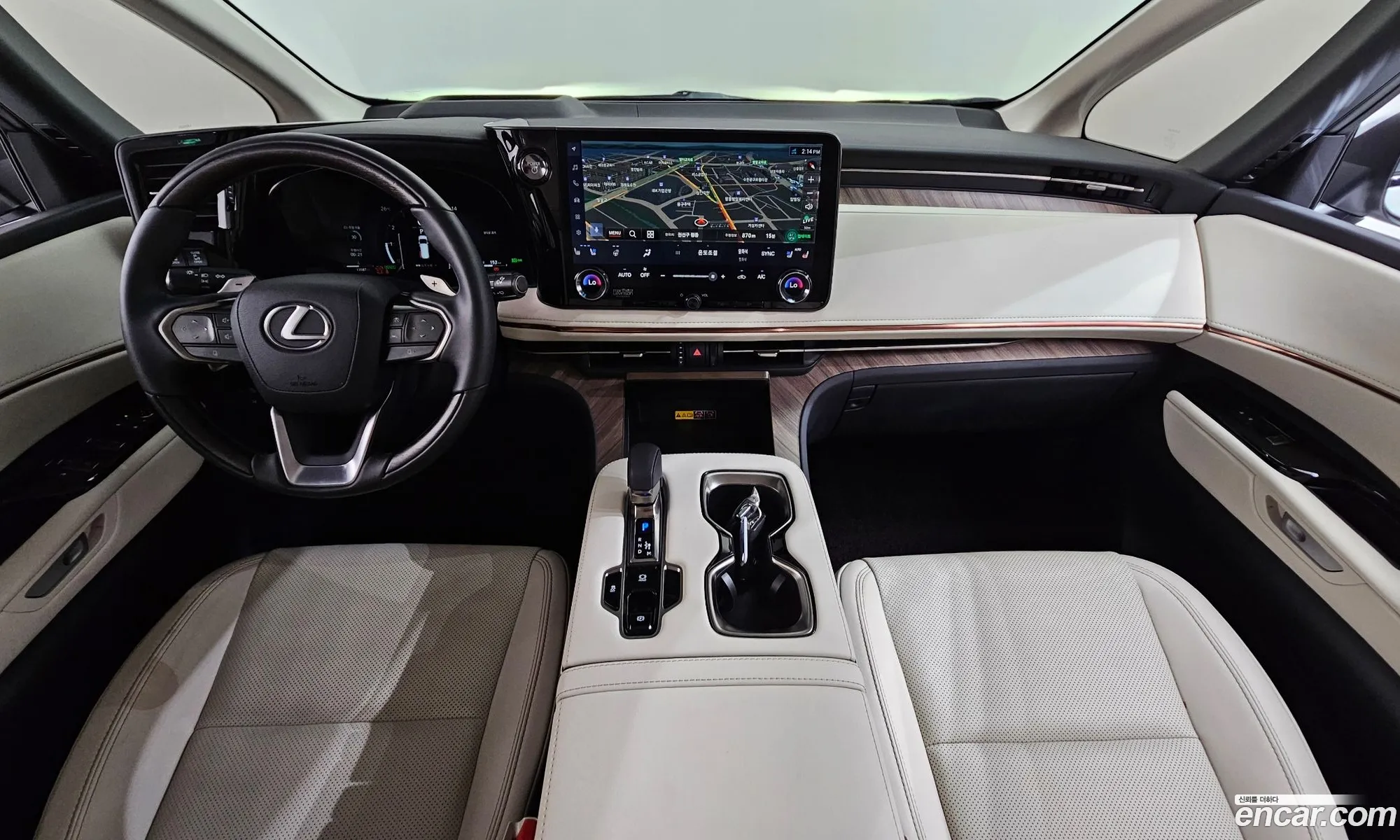 Lexus LM 2025 JTHBAAAD4S5006465 — 40