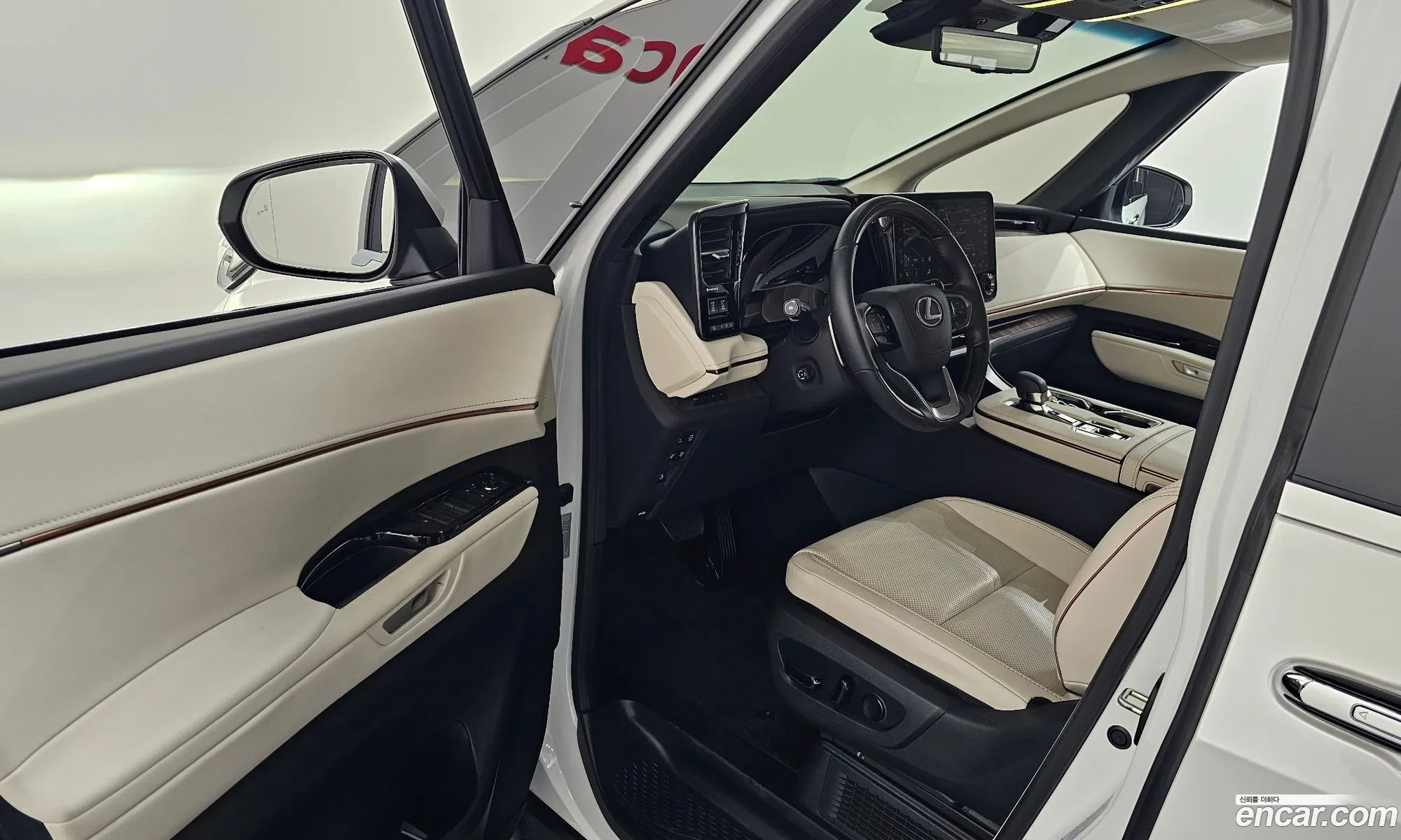 Lexus LM 2025 JTHBAAAD4S5006465 — 12
