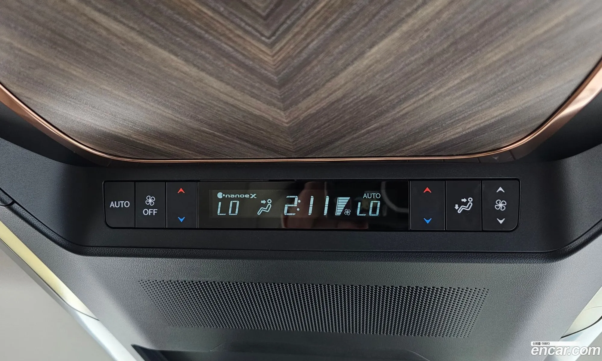 Lexus LM 2025 JTHBAAAD4S5006465 — 4