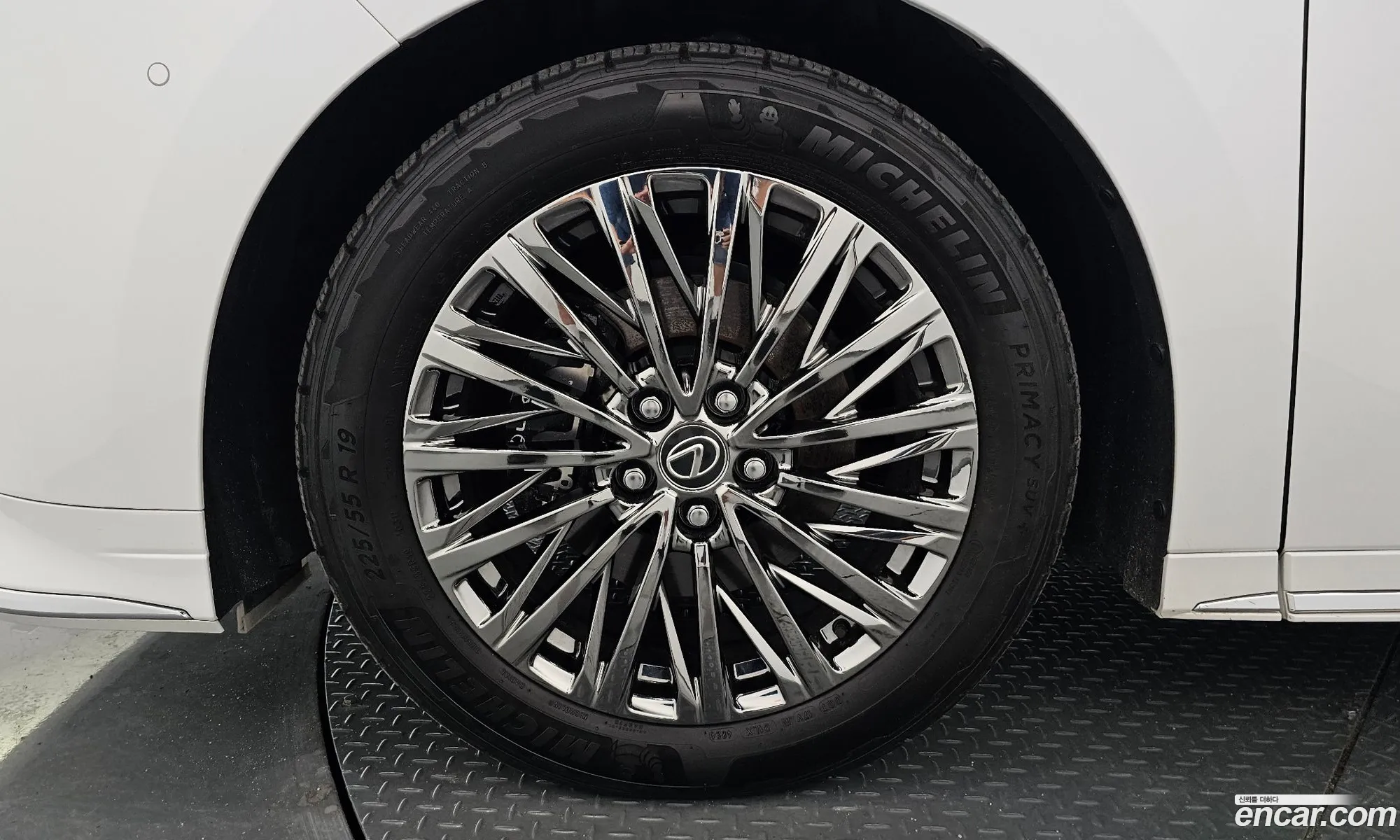 Lexus LM 2025 JTHBAAAD4S5006465 — 41