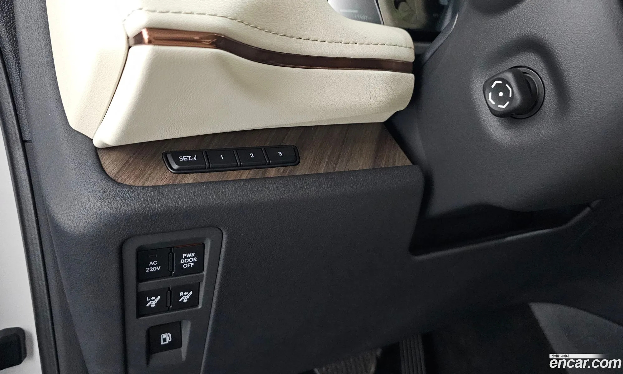 Lexus LM 2025 JTHBAAAD4S5006465 — 23