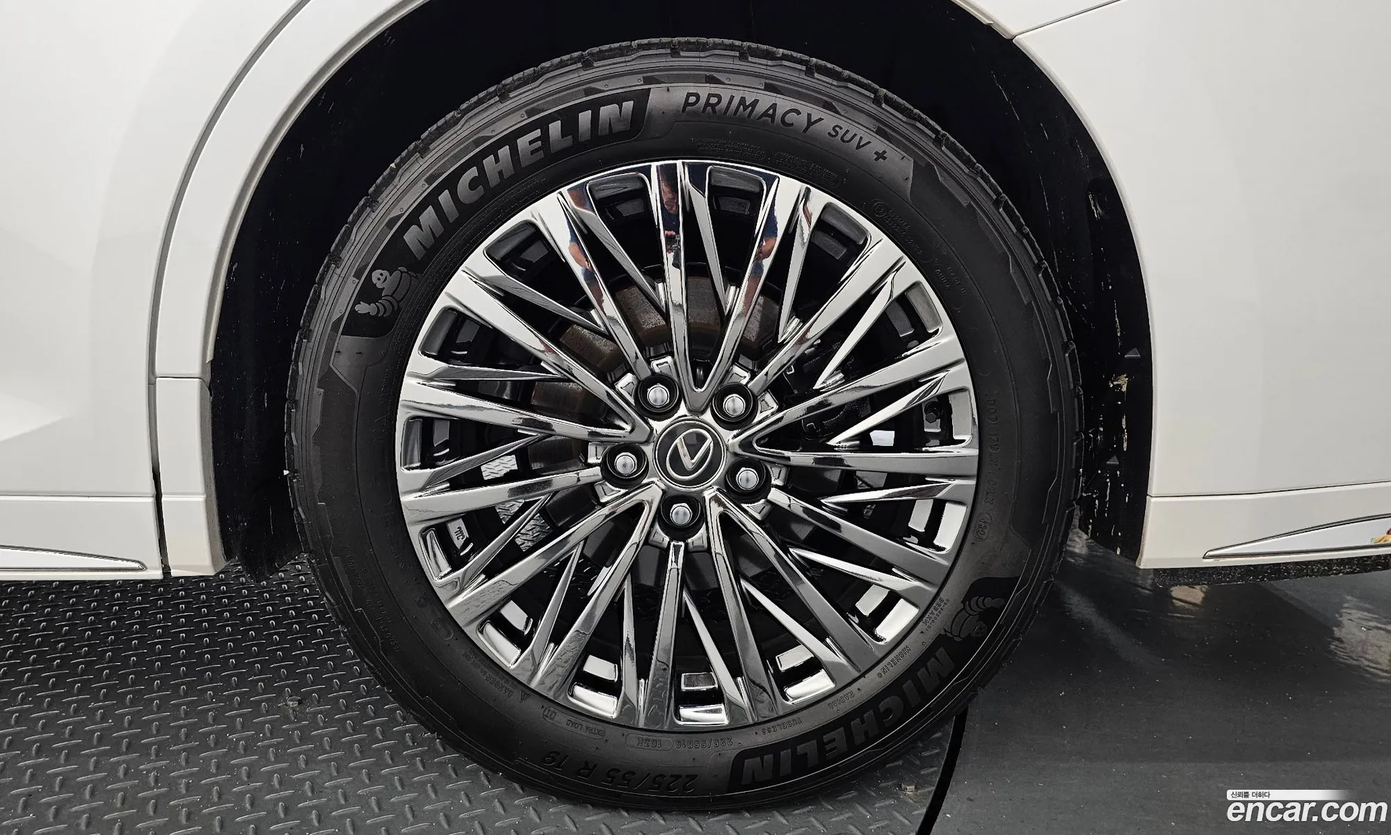 Lexus LM 2025 JTHBAAAD4S5006465 — 8