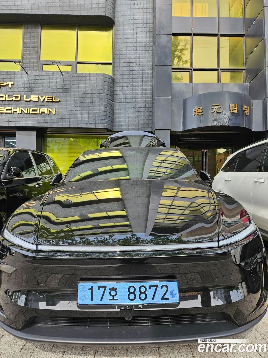 Tesla Model Y 2026 — 4