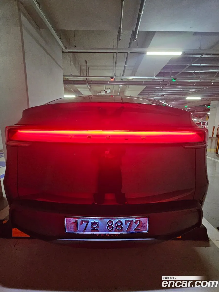 Tesla Model Y 2026 — 2