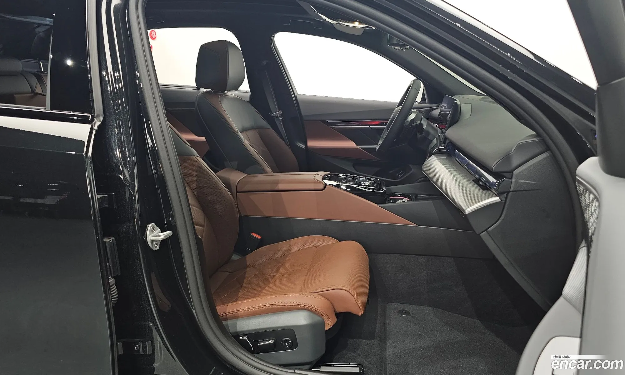 BMW 5 Series 2025 — 17