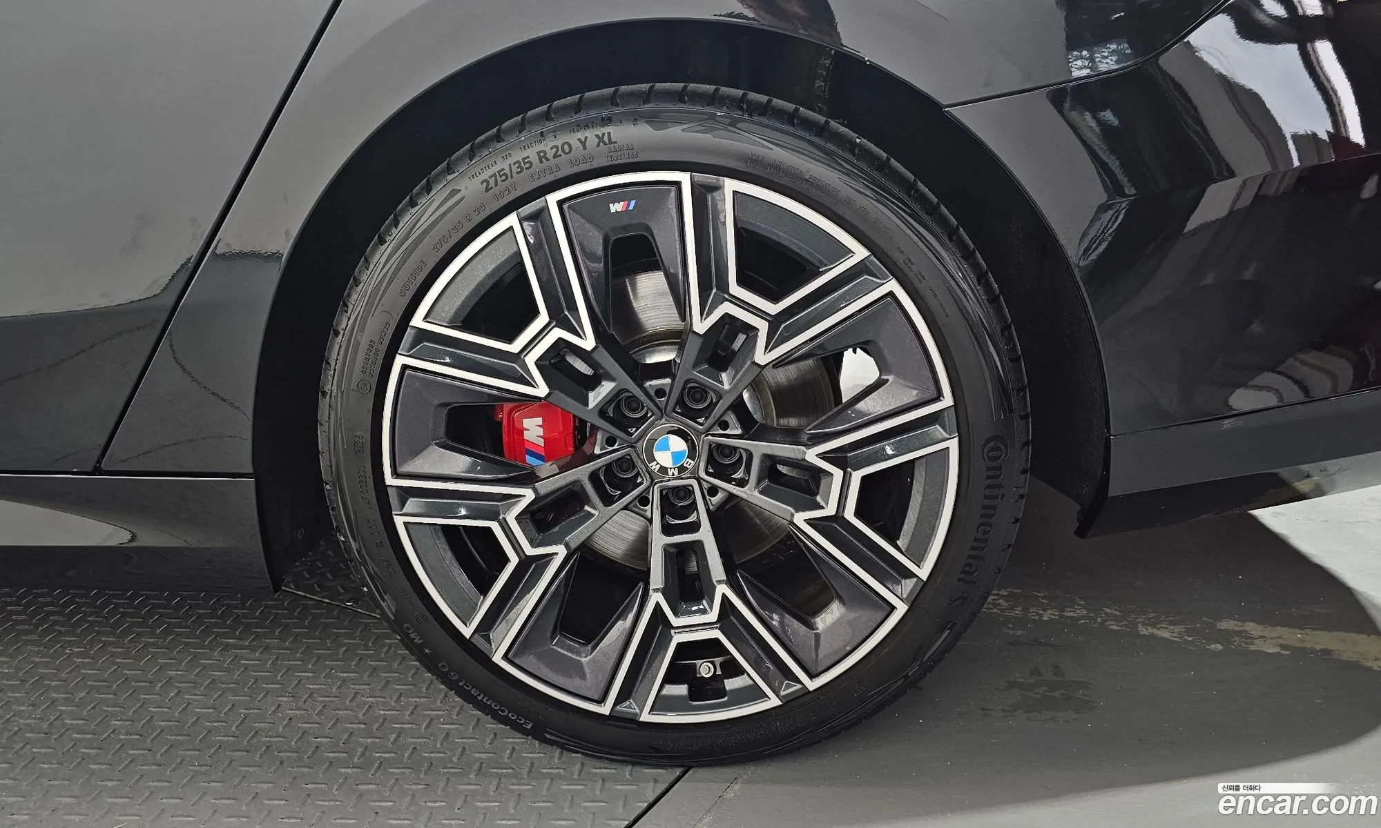 BMW 5 Series 2025 — 32