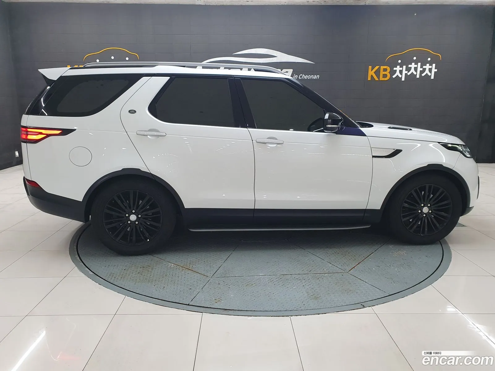 Land Rover Discovery 5 2018 — 18