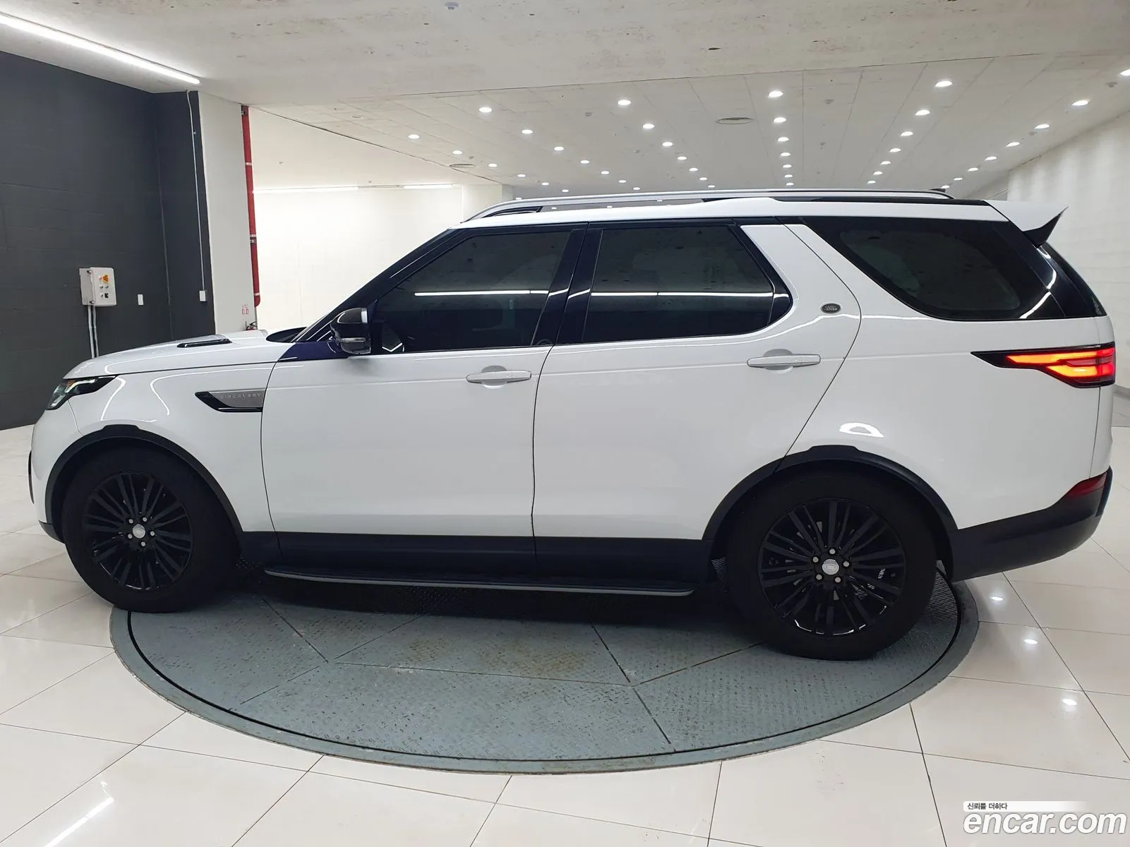 Land Rover Discovery 5