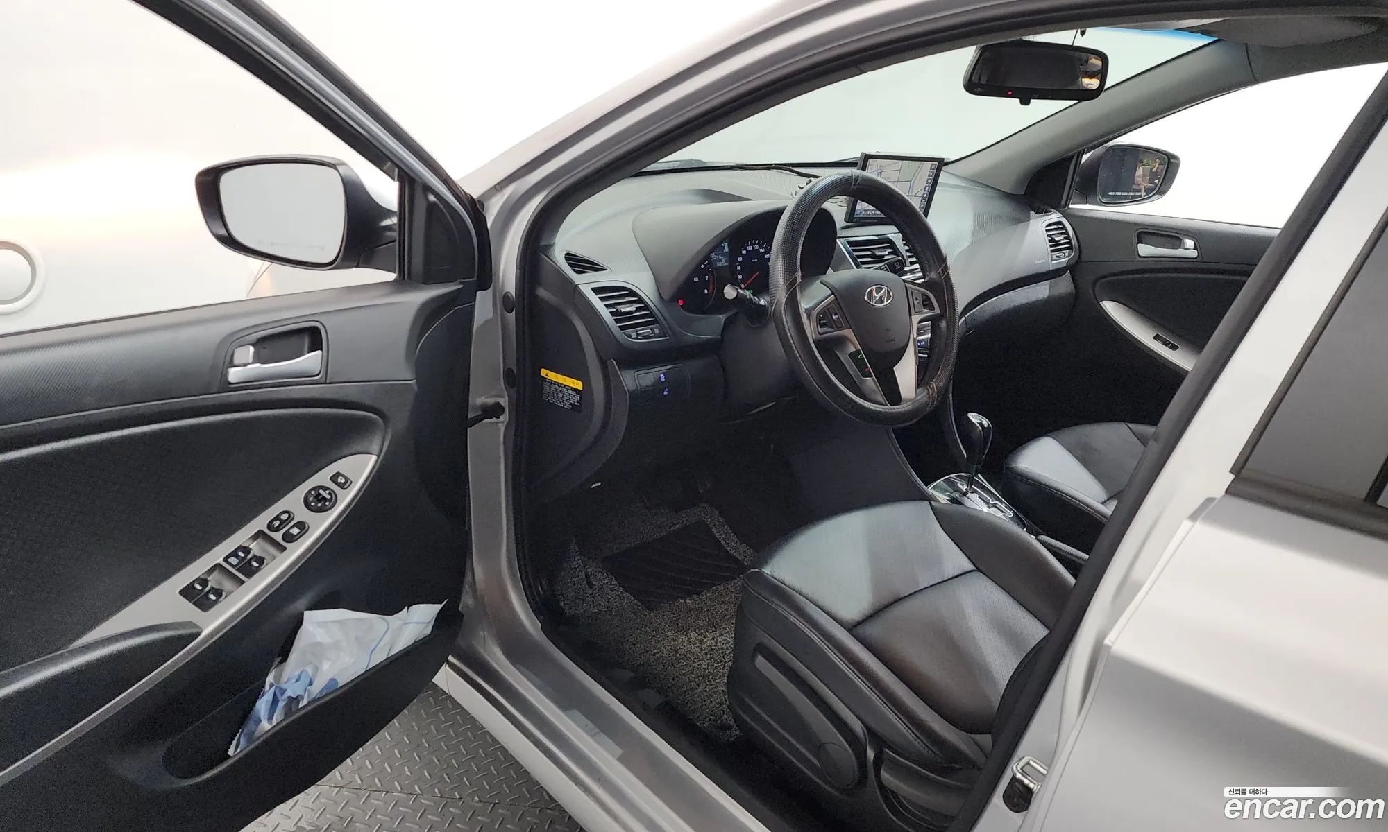 Hyundai Accent 2015 KMHCT41BEGU938081 — 29