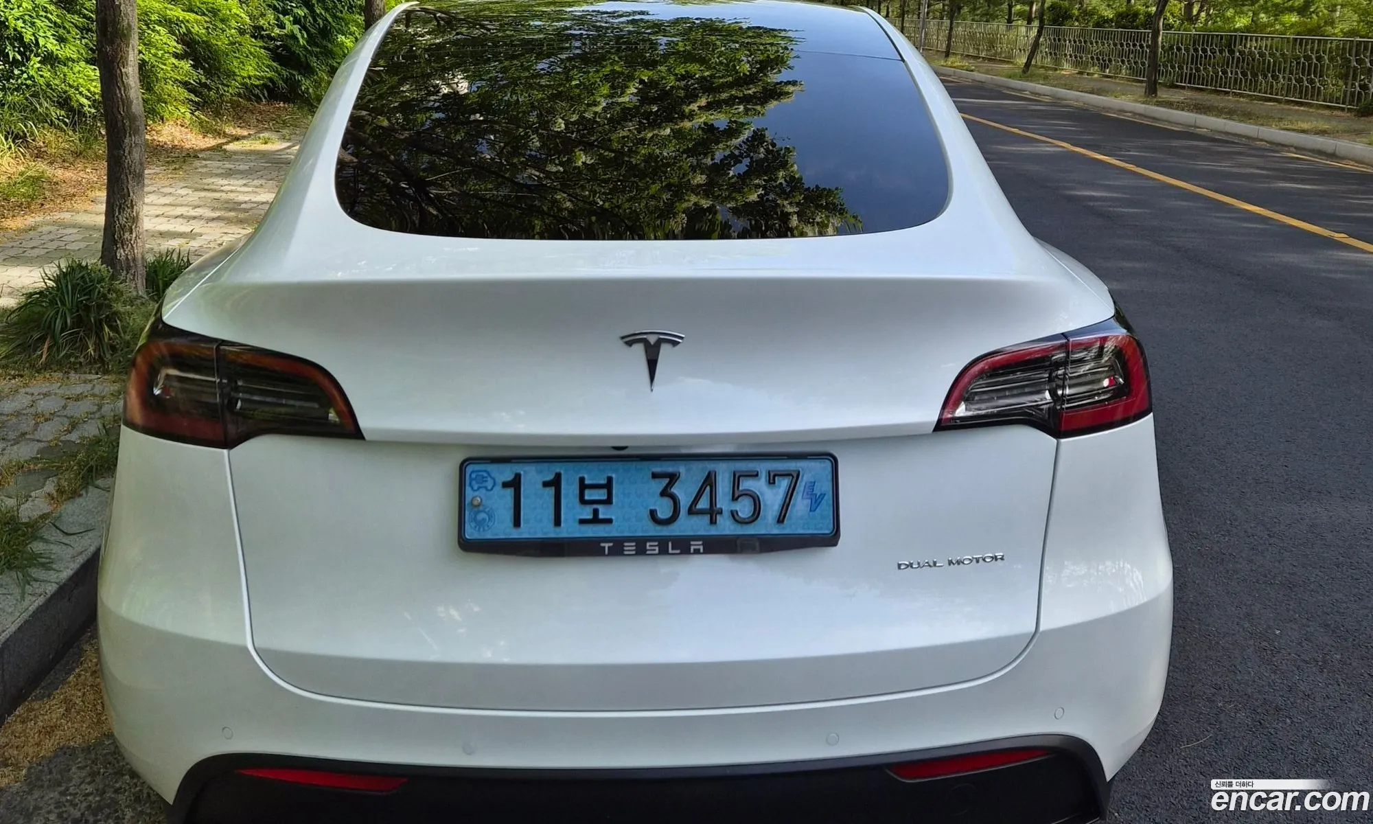 Tesla Model Y 2022 — 7
