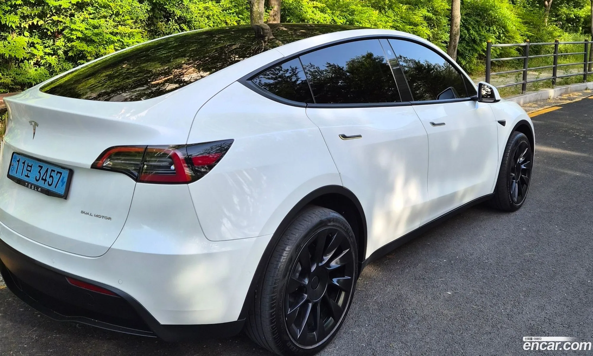 Tesla Model Y 2022 — 13