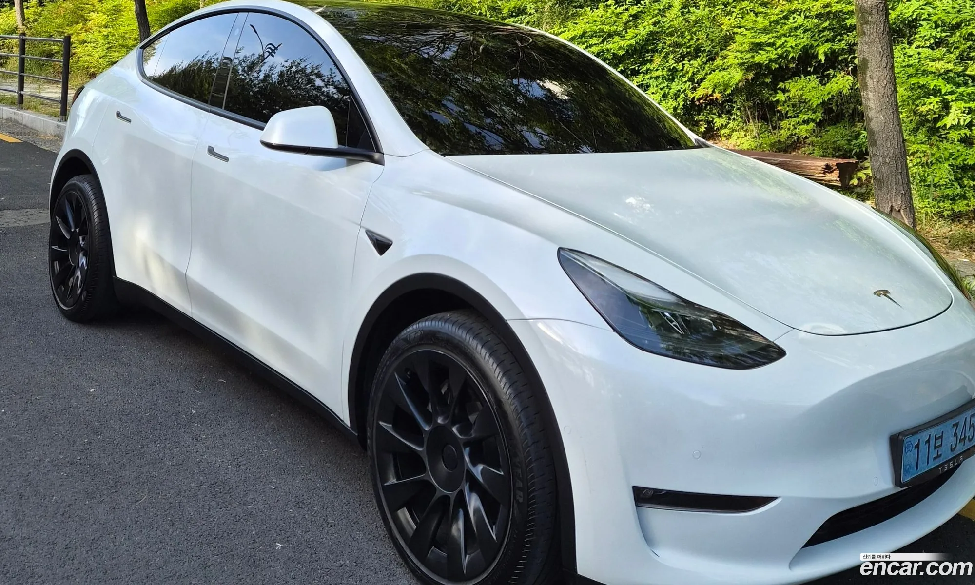 Tesla Model Y 2022 — 17