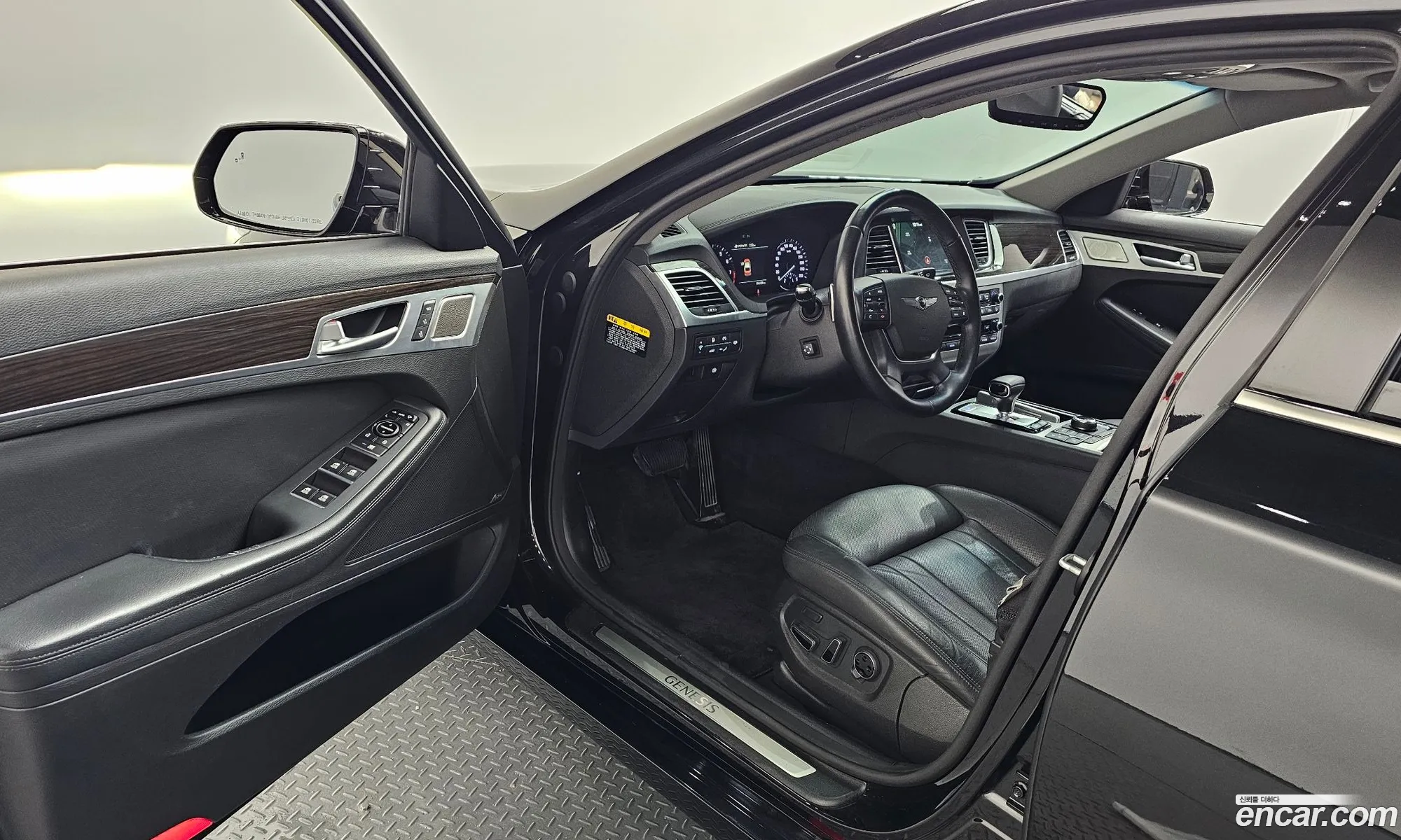 Genesis G80 2017 KMHGN41DDJU263539 — 17