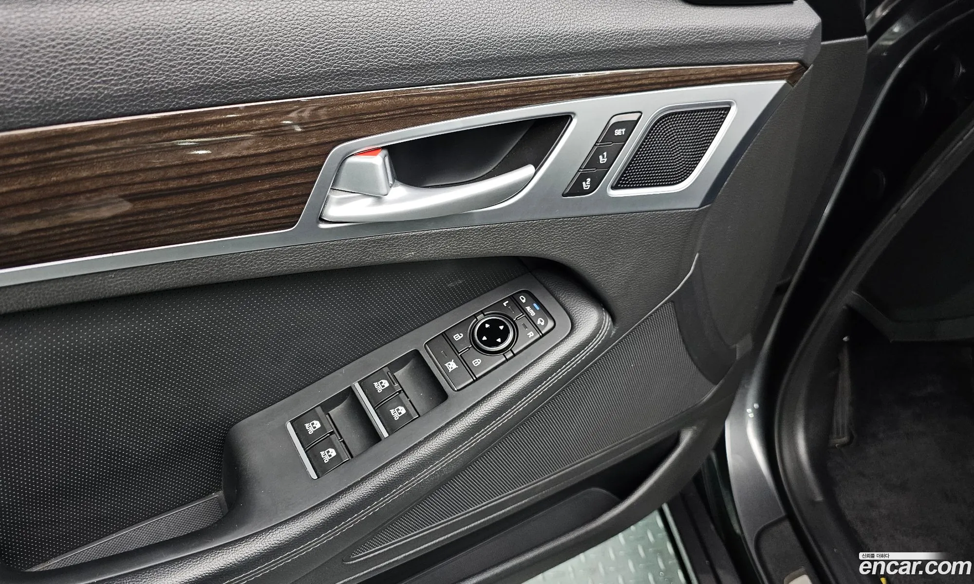 Genesis G80 2017 KMHGL41DDHU226512 — 11