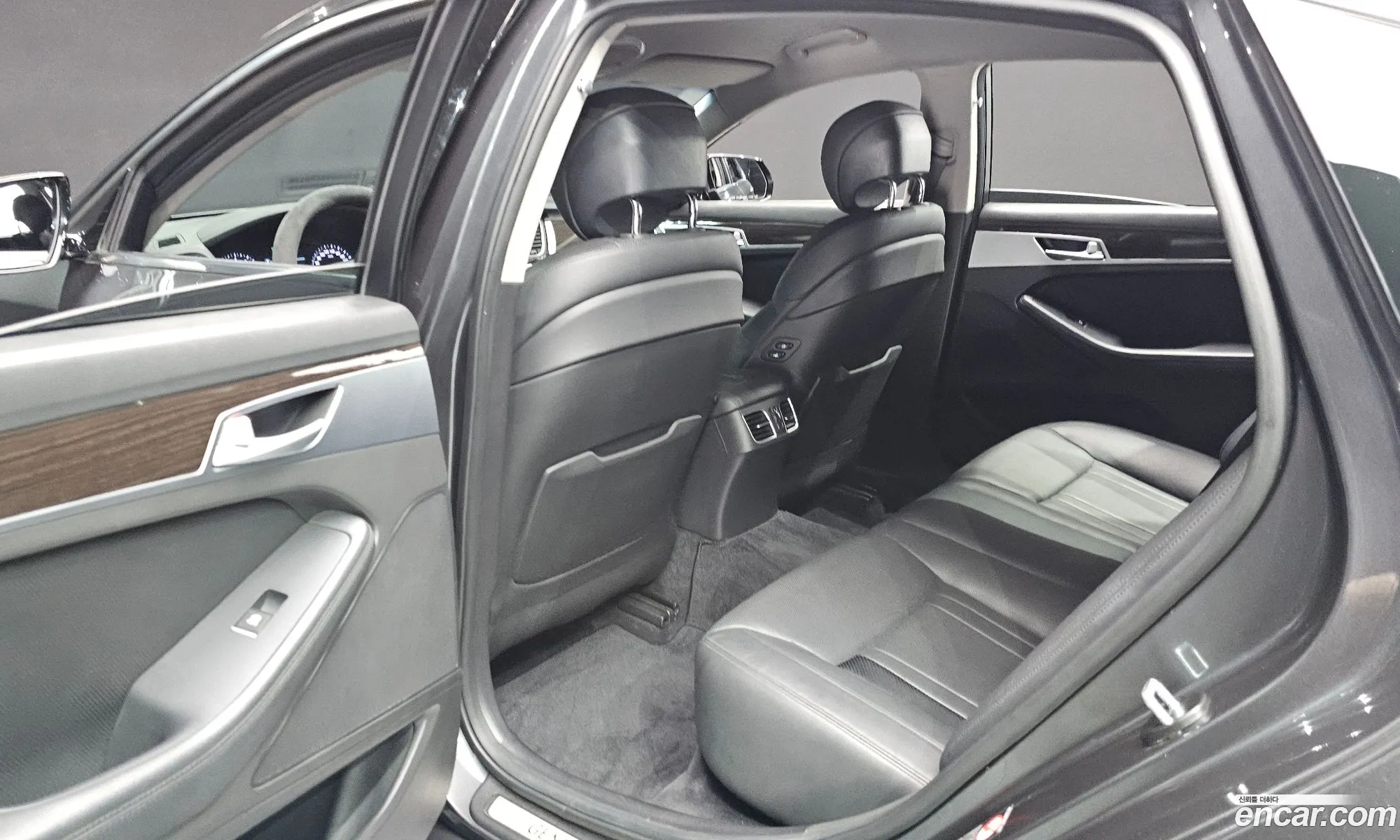 Genesis G80 2017 KMHGL41DDHU226512 — 14