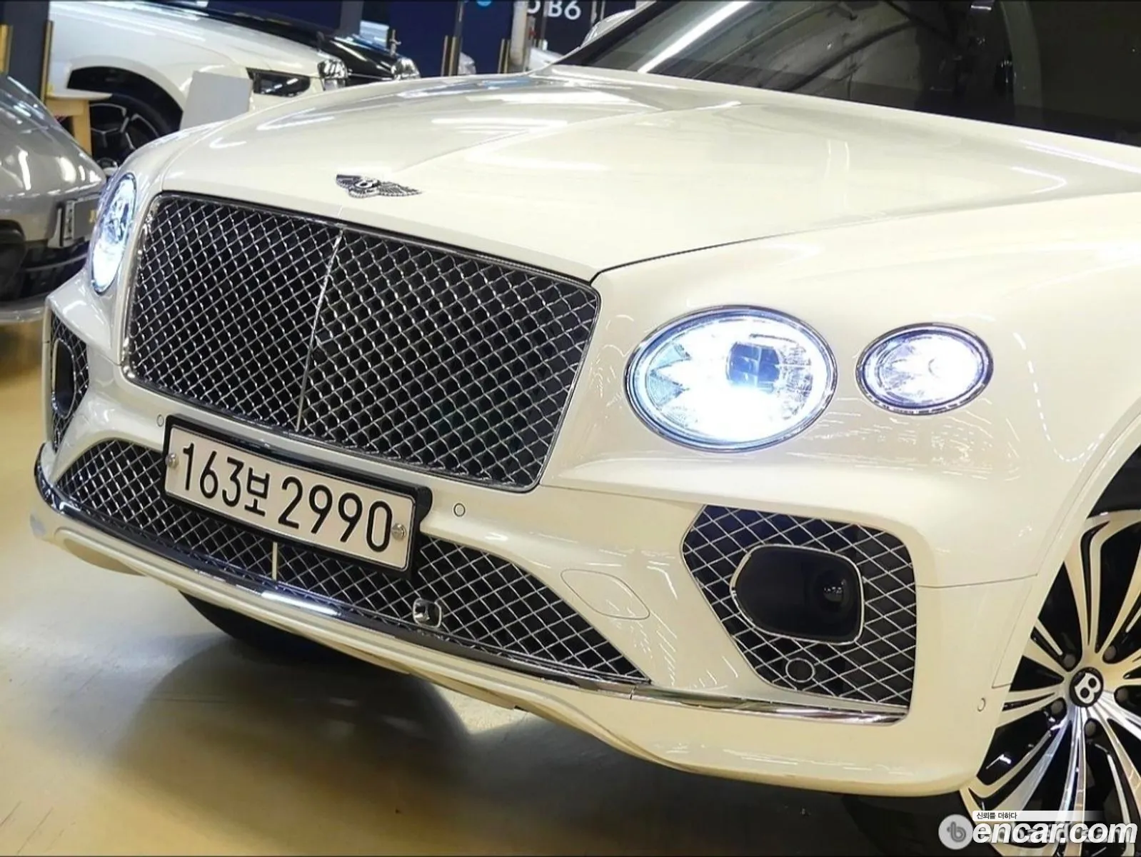 Bentley Bentayga 2022 — 16