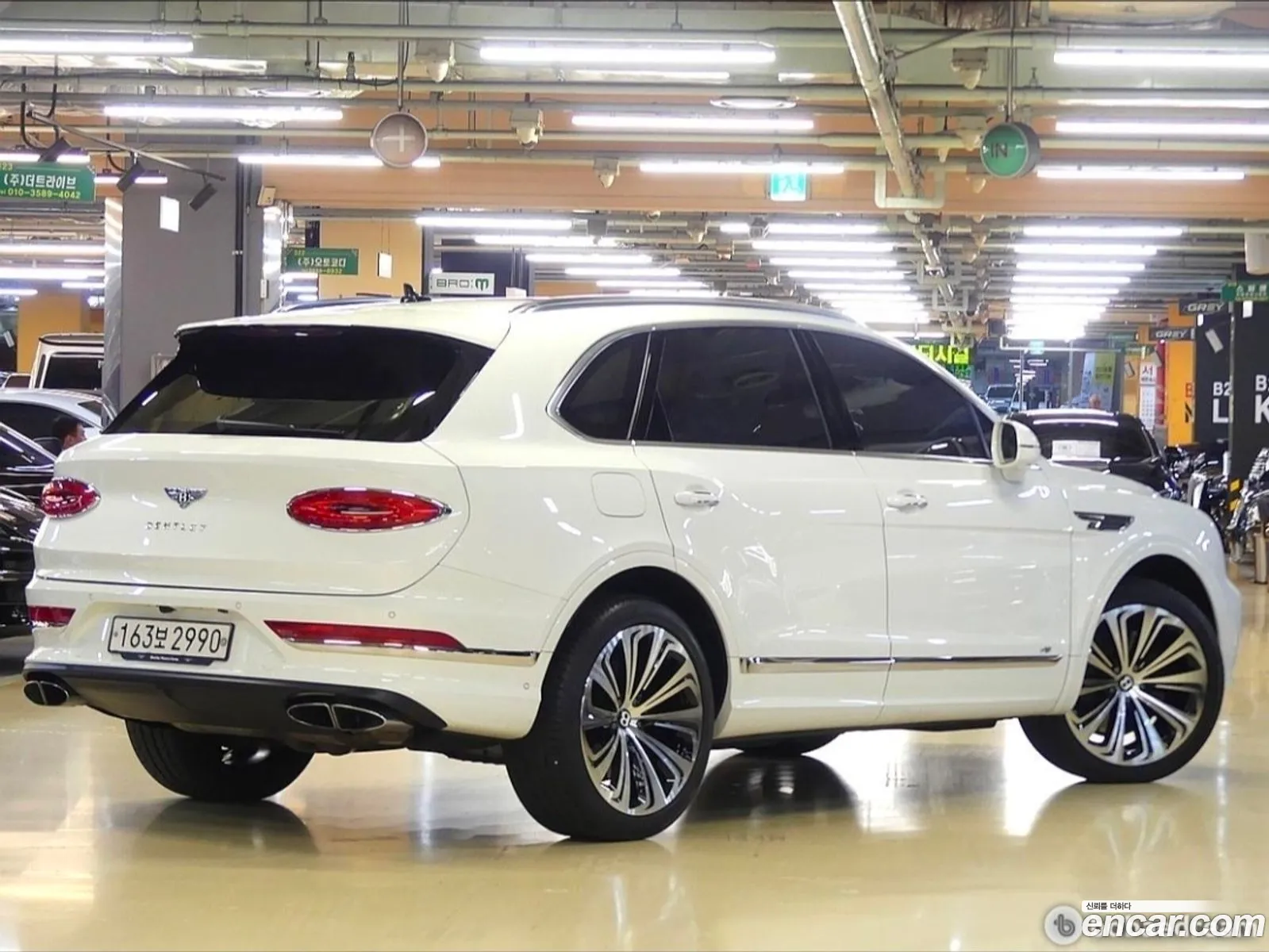 Bentley Bentayga 2022 — 13